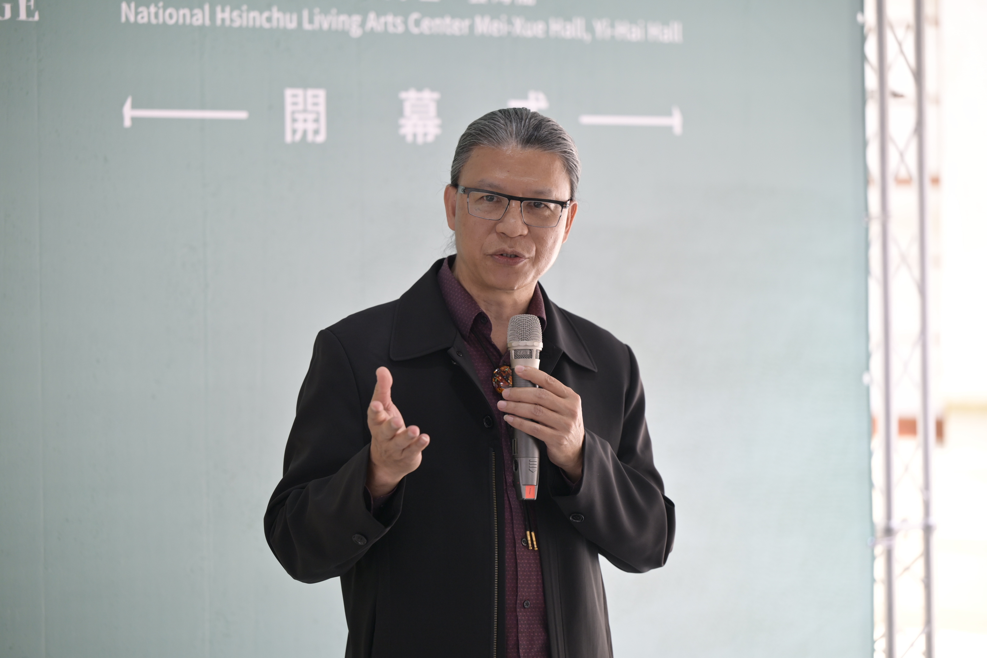 工藝中心主任陳殿禮表示新竹素以風城著稱，早年即有蓪草、螺鈿等傳統工藝產業奠定基礎，現今則以玻璃工藝與高科技產業並駕齊驅，是臺灣兼具理性與感性最鮮明的城市之一 (文化部提供)