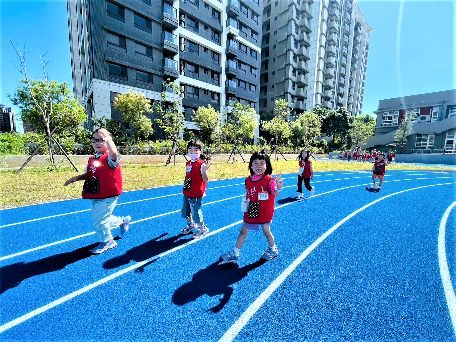 淡海非營利幼兒園校園環境讓幼兒自在的奔跑