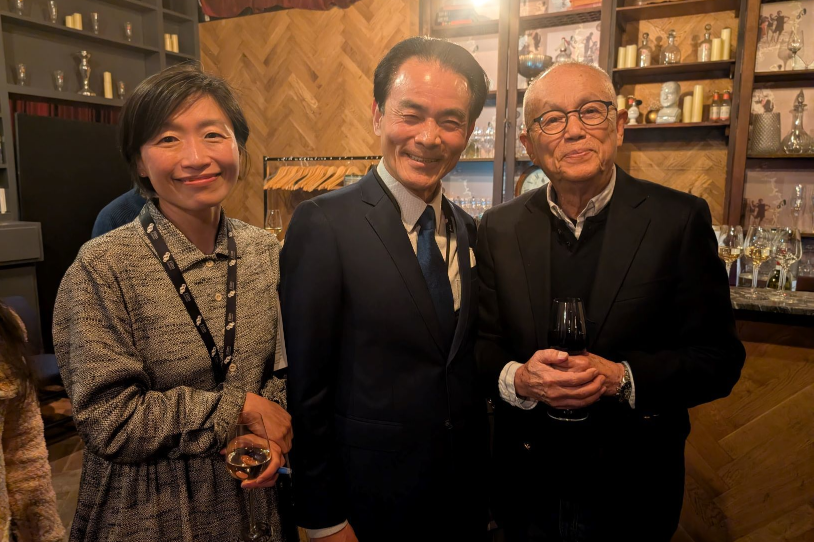 導演陳坤厚受邀為多場放映進行導讀與座談（左起：策展人趙賢真、駐英國公使柳惠千、導演陳坤厚）（駐英國代表處文化組提供）