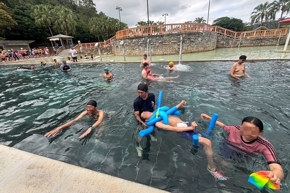 東大附特舉辦第13屆「齊心騎力成年禮」，藉由「玩轉小三鐵」，設計單車、親水活動及探險教育活動等體適能活動。