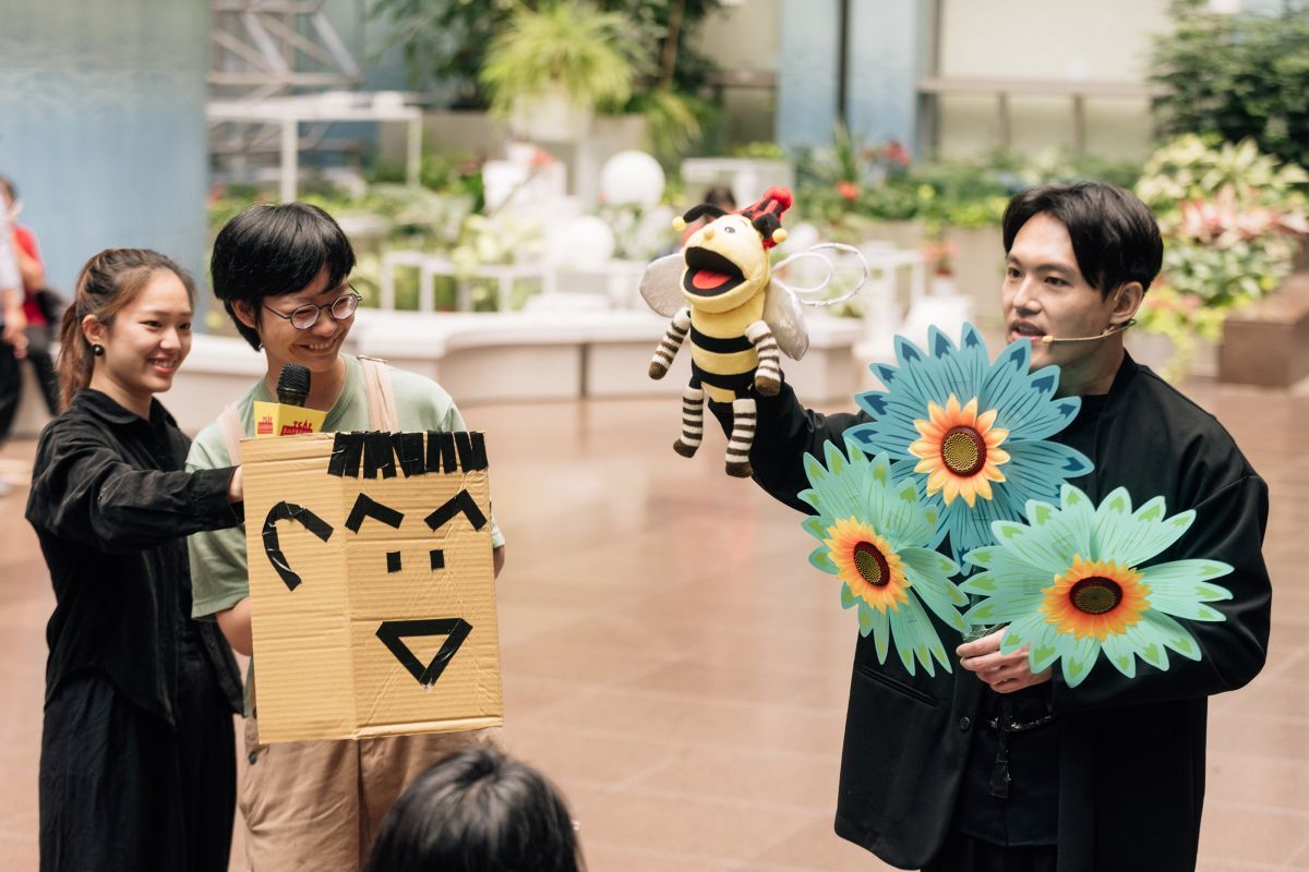 洪健藏X晃晃跨幅町《小魚散步》將繪本立體化，詩意描摹臺灣巷弄日常