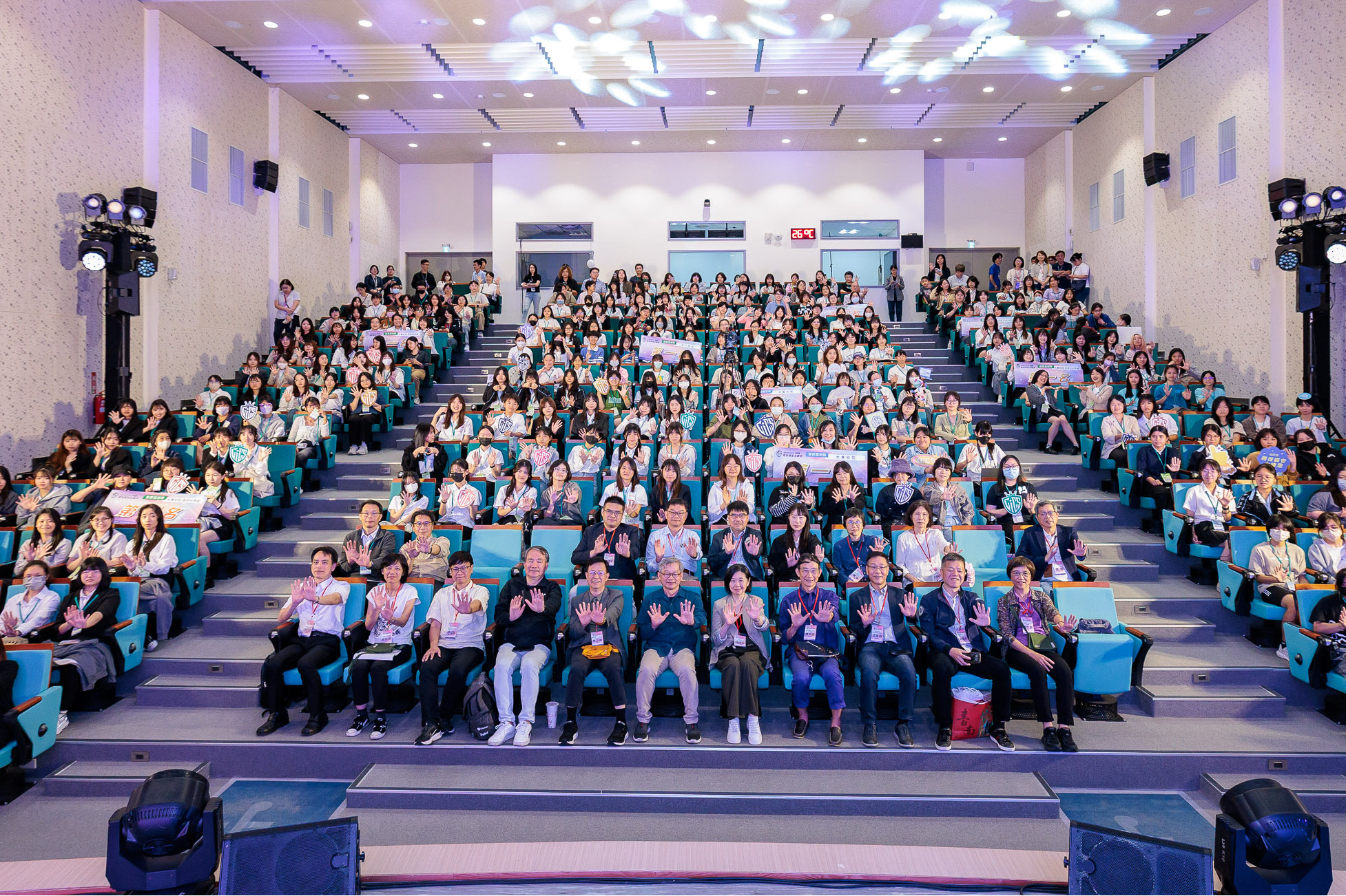 吳誠文主委於頒獎典禮致詞時表示，女婕思競賽邁入第5屆，今年自3月8日啟動記者會，共有4,065位國內高中職與大專校院女同學報名參賽，十分踴躍。(國科會提供)