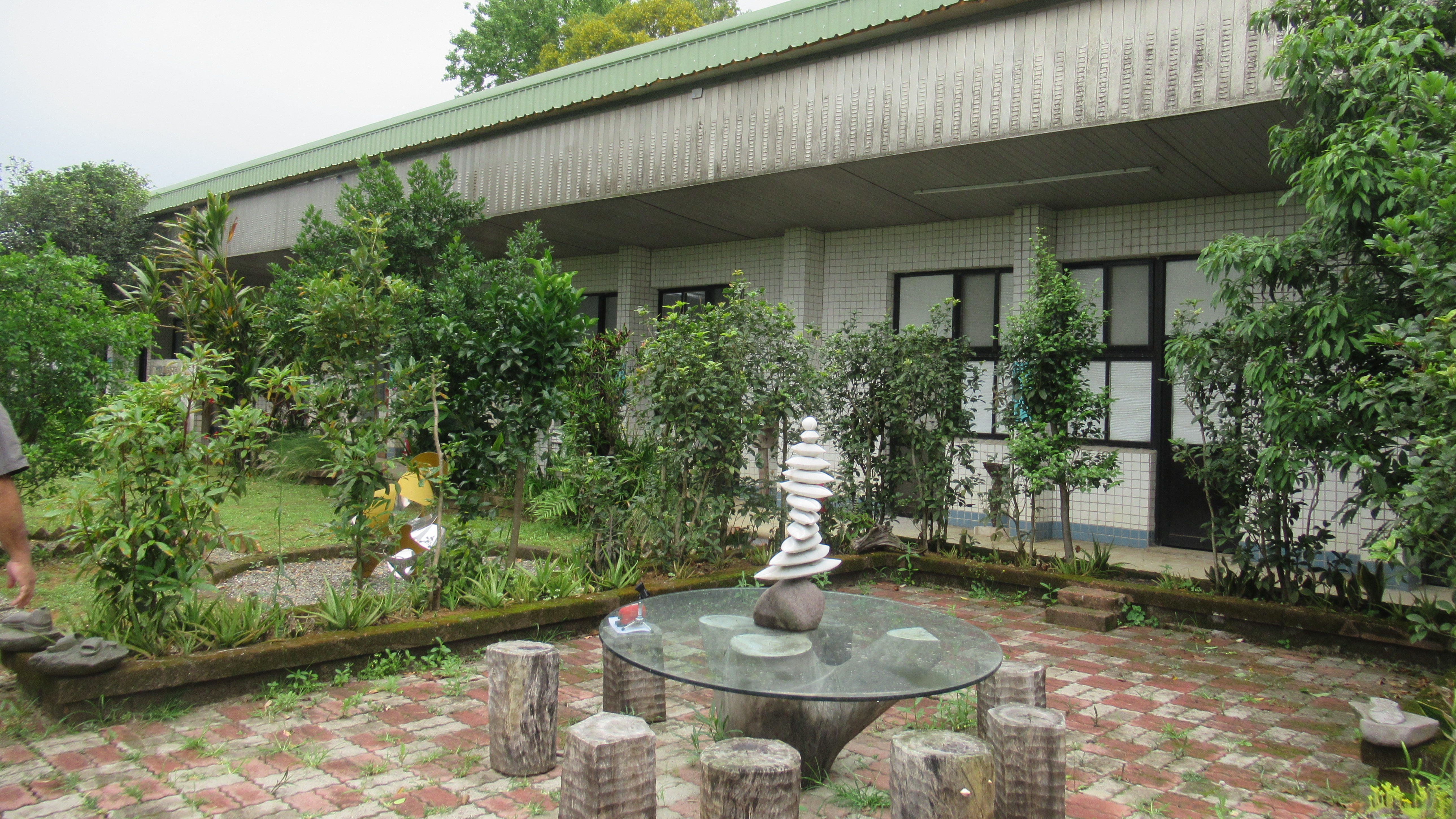 從草比人高到現在的藝術庭園，承租的台灣在生活藝術文化發展協會藝術家們投入許多心力。