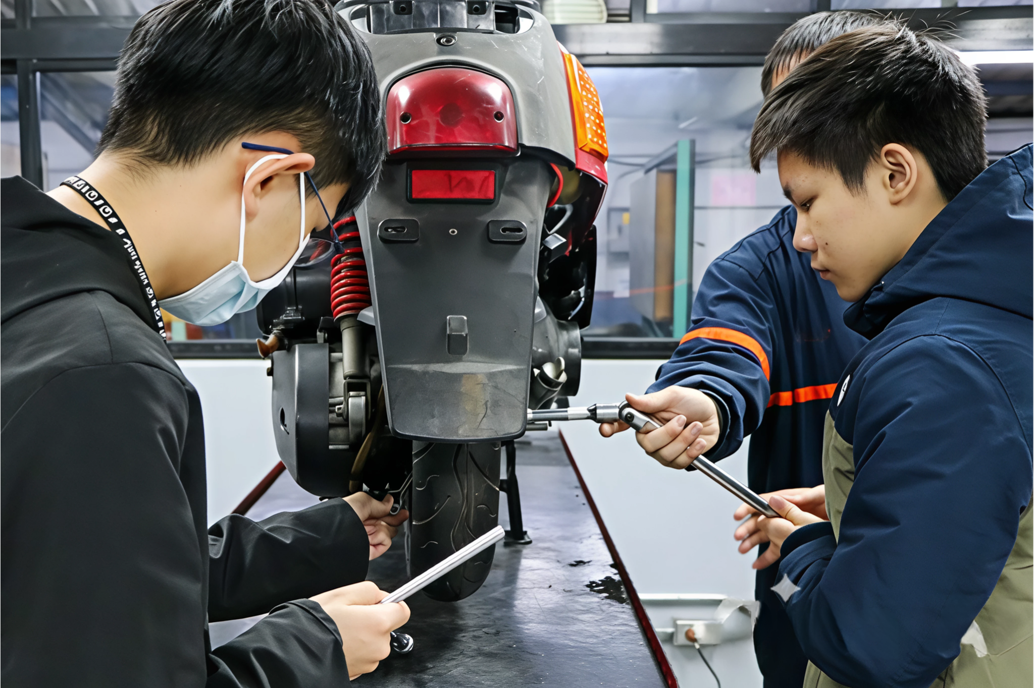 實地參訪體驗汽車科實作課程