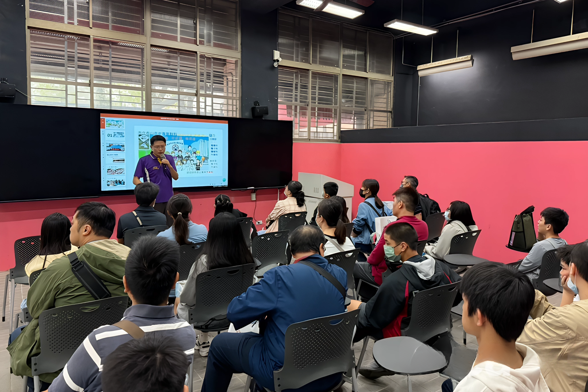 參加新北市school open day活動，家長可以和孩子一起討論未來升學與職涯