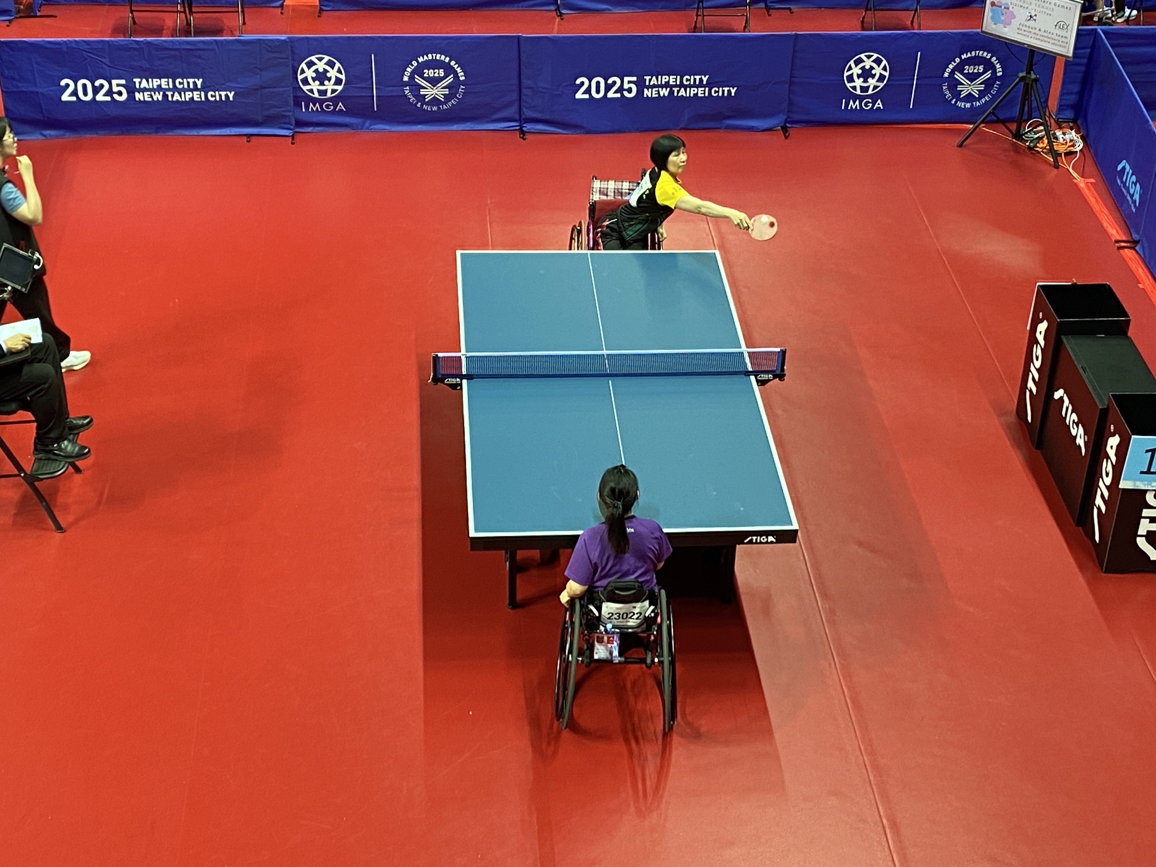 2025雙北世界壯年運動會於5月17日展開，今天（21日）進行桌球項目賽事。備受矚目的「桌球阿嬤」東京帕運國手盧碧春也展開她第一場比賽。(記者蘇瑞雯拍攝)