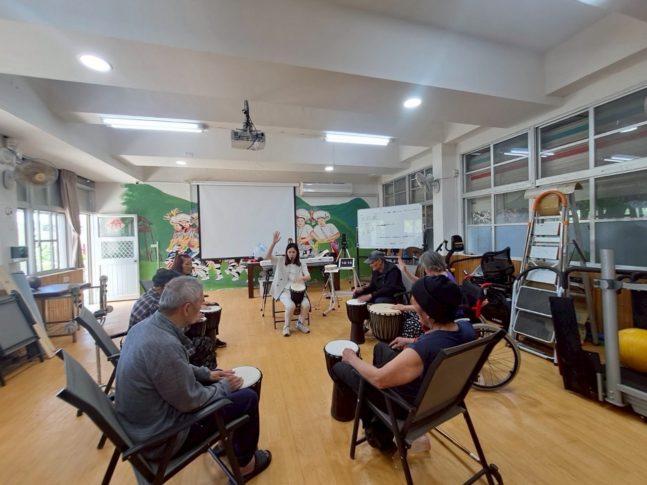 音樂治療讓長輩們練練肌力