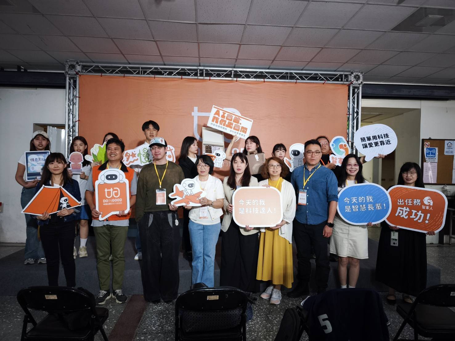 中原大學廣告行銷服務課程舉辦成果發表會，學生分享一年來的成果。