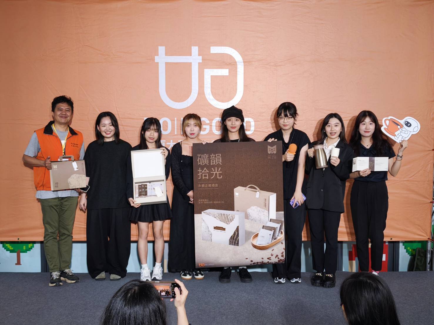 中原大學學生團隊為馬武督咖啡園設計企業禮盒。