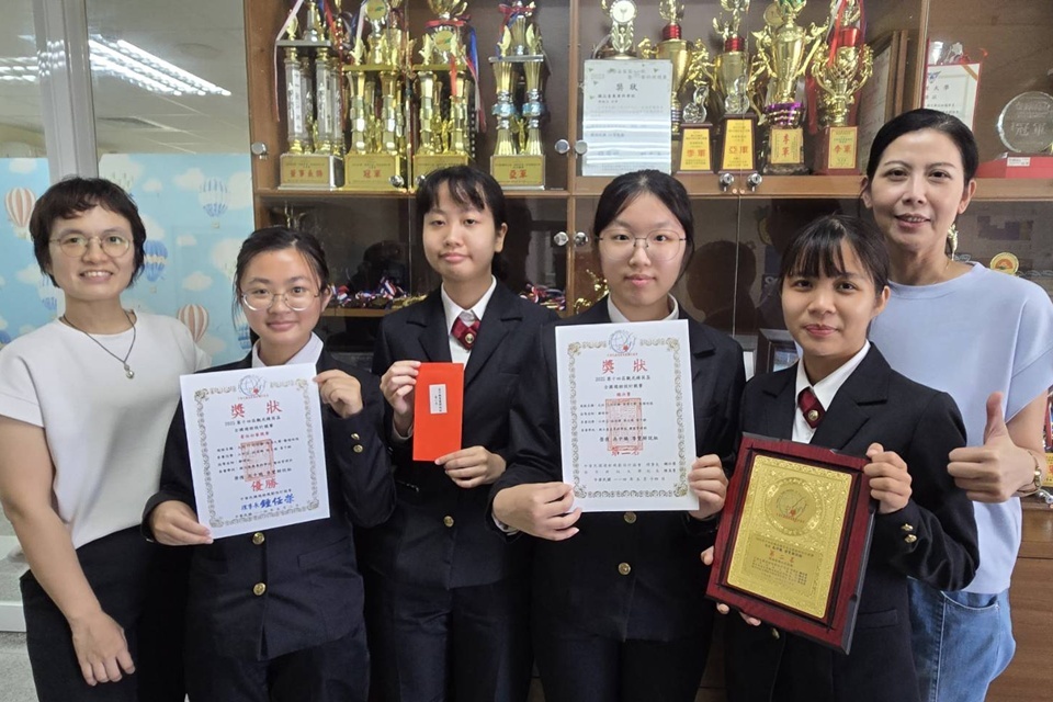 國立臺東專科學校餐旅管理科五專三年級4名學生，組隊參加「2025第十四屆觀光精英盃全國遊程設計競賽」，在決賽中發揮訓練成效，勇奪全國第二名。