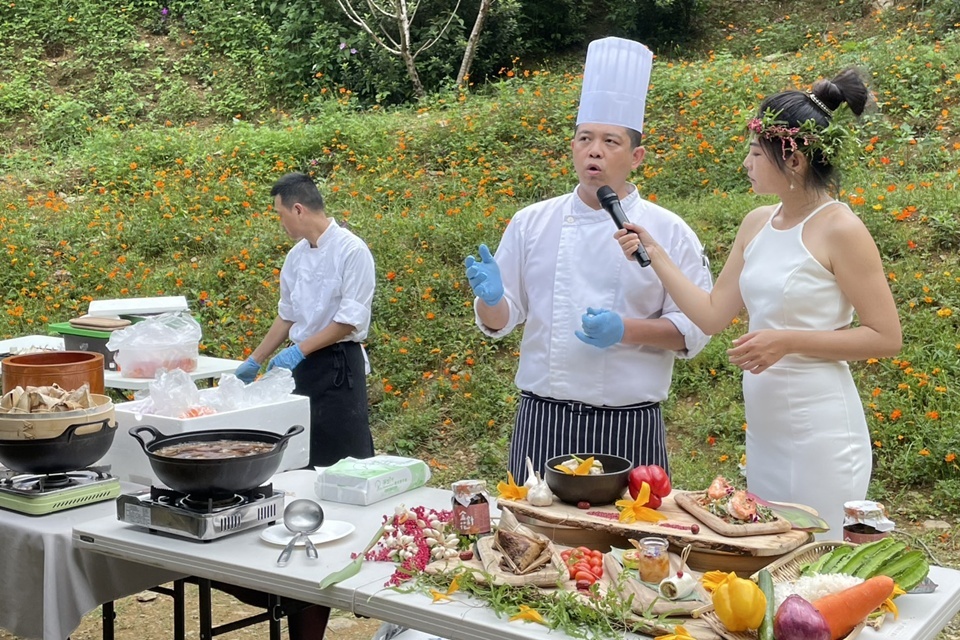 為推廣平地無硫金針與產銷履歷農糧產品，今(21)日農糧署東區分署輔導臺東縣農會於知本天山農場辦理「花語、食旅、天山間」系列推廣活動。