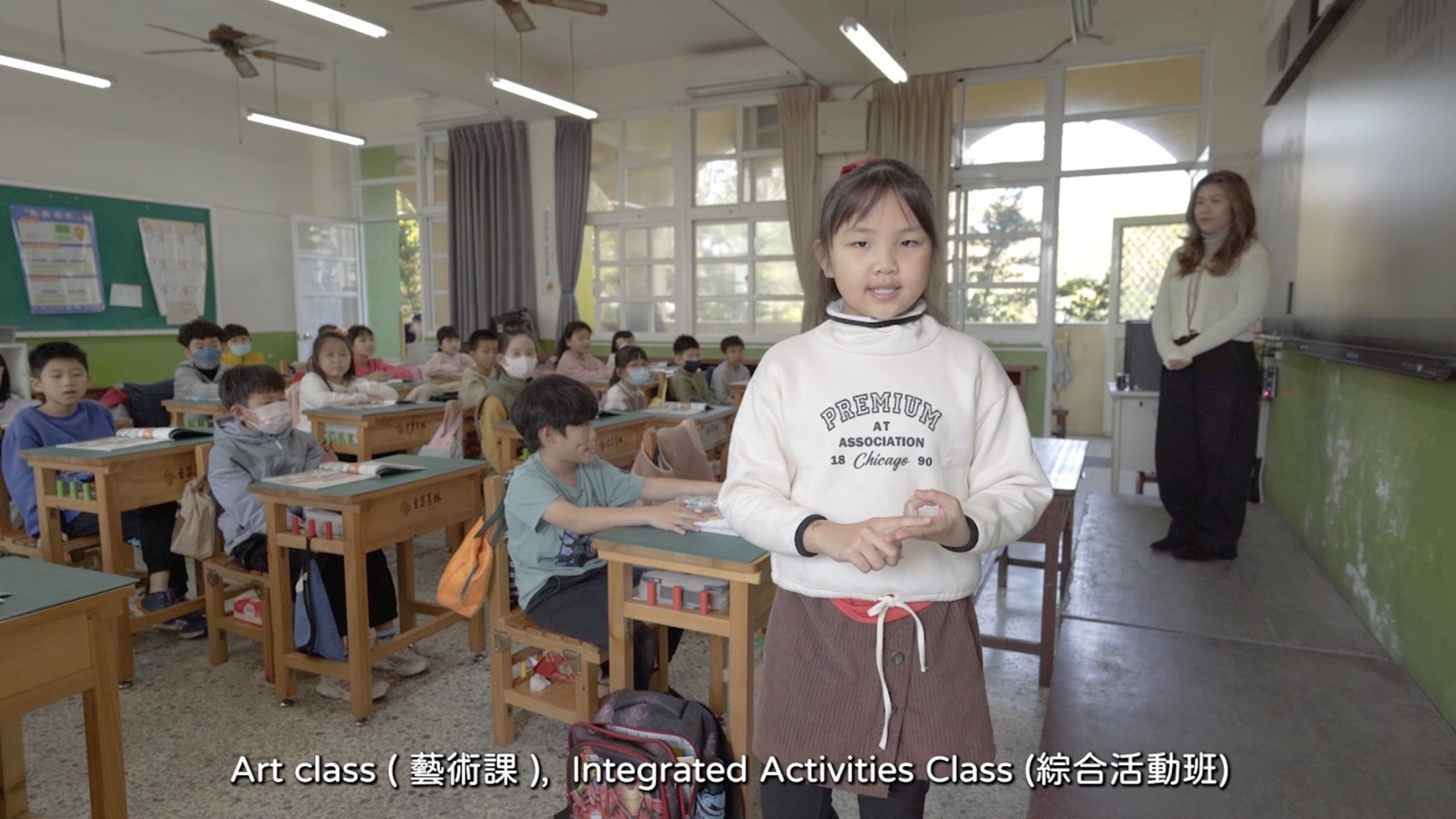 雲林縣雲林國小培養高年級學生擔任小大使，使用英語進行校園導覽