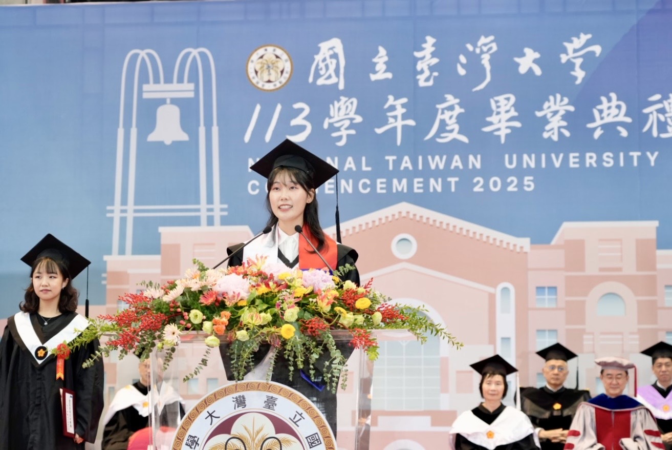 國際學位生致詞代表中國文學系 宋美娜 (Mina Song)【韓國籍】 (臺大提供)