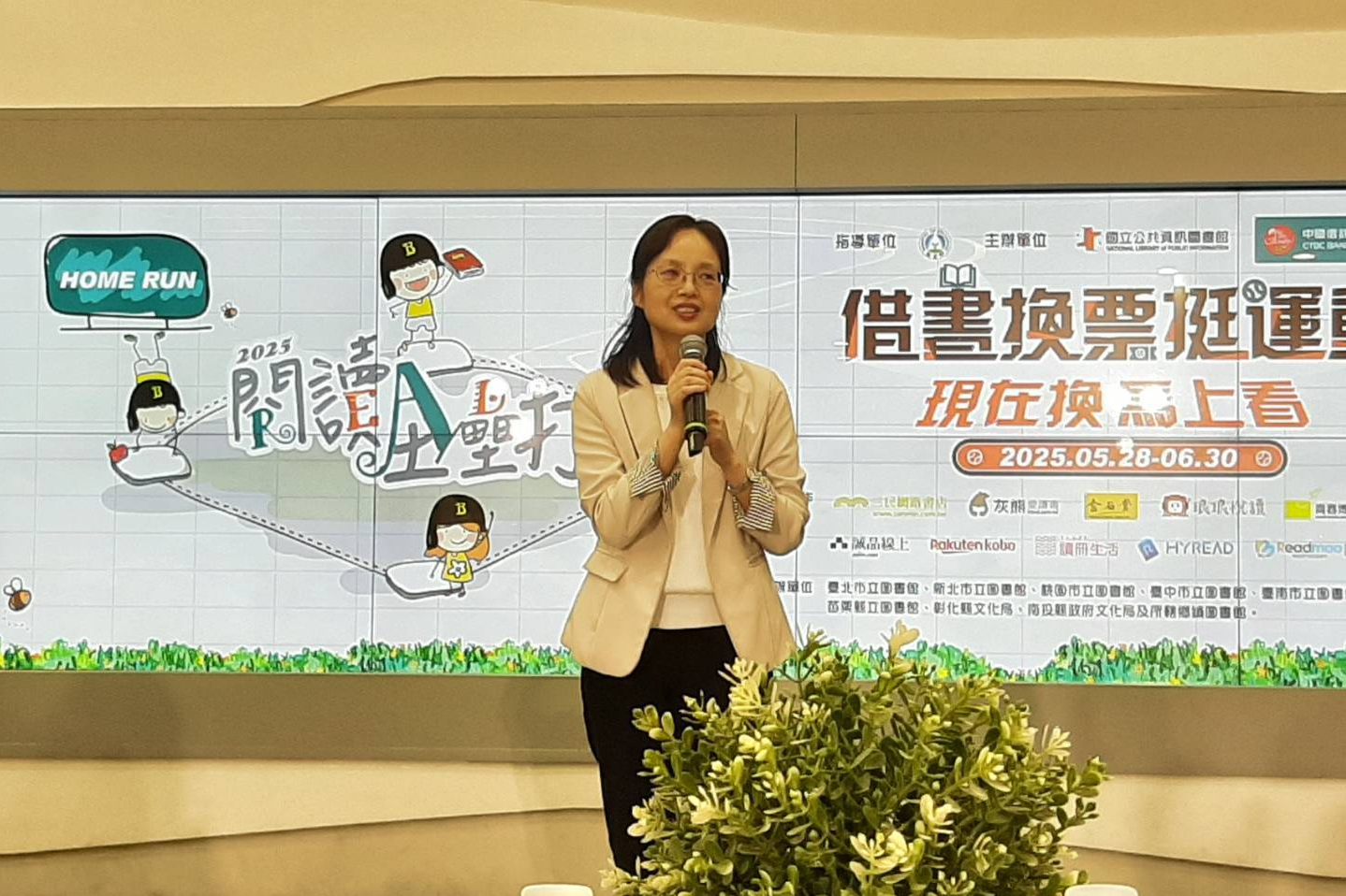 教育部終身教育司副司長顏寶月