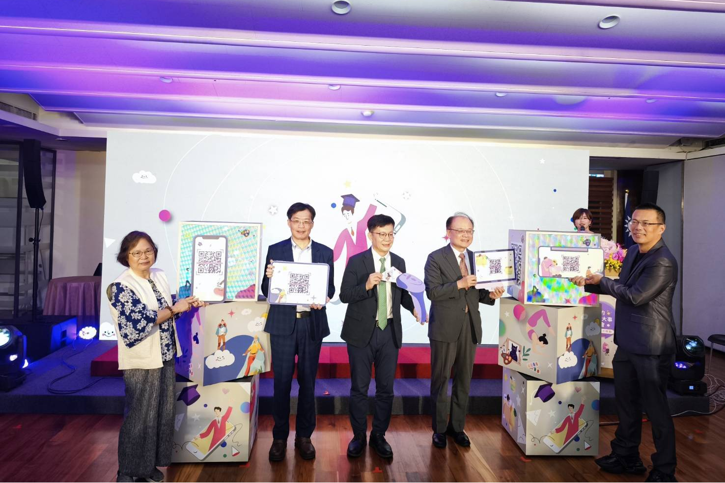 教育部今天(29日)舉辦「我們的終身學習大事」記者會，教育部次長張廖萬堅(中)、教育部終身教育司司長梁學政(右二)出席。