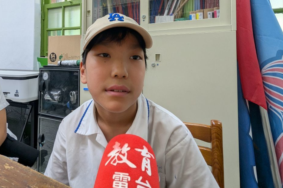 學生李俊傑表示，參訪在地文史生態工作室，學習到很多關於蚵與白蝦的知識