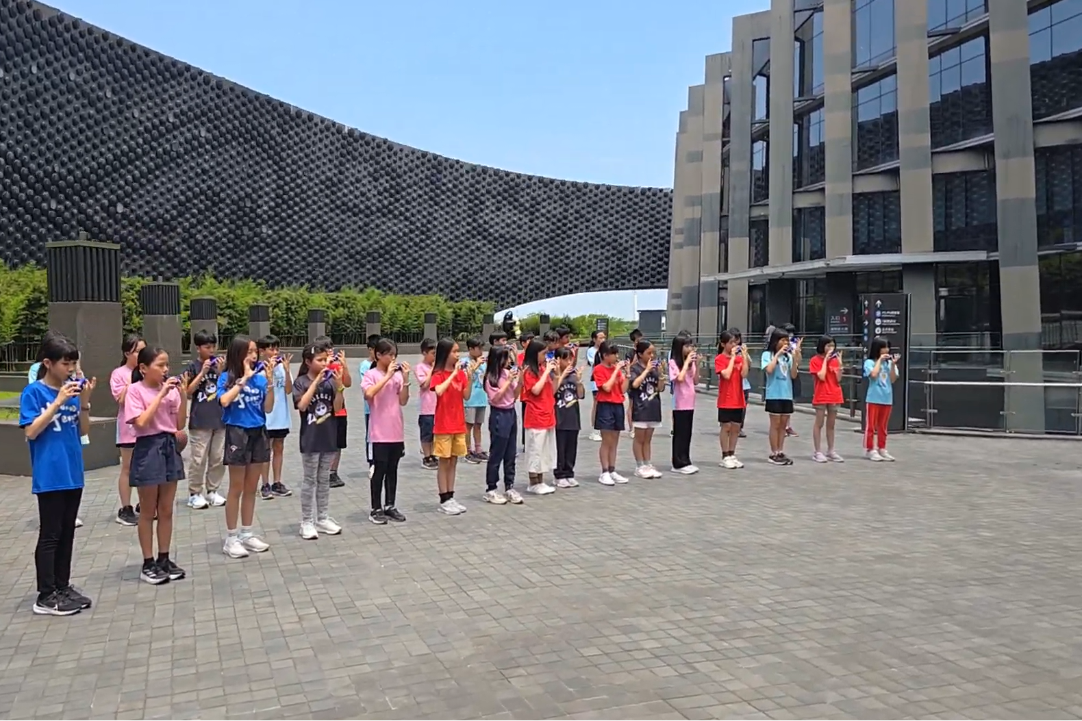 國北教大實小陶笛隊在故宮南院快閃演出