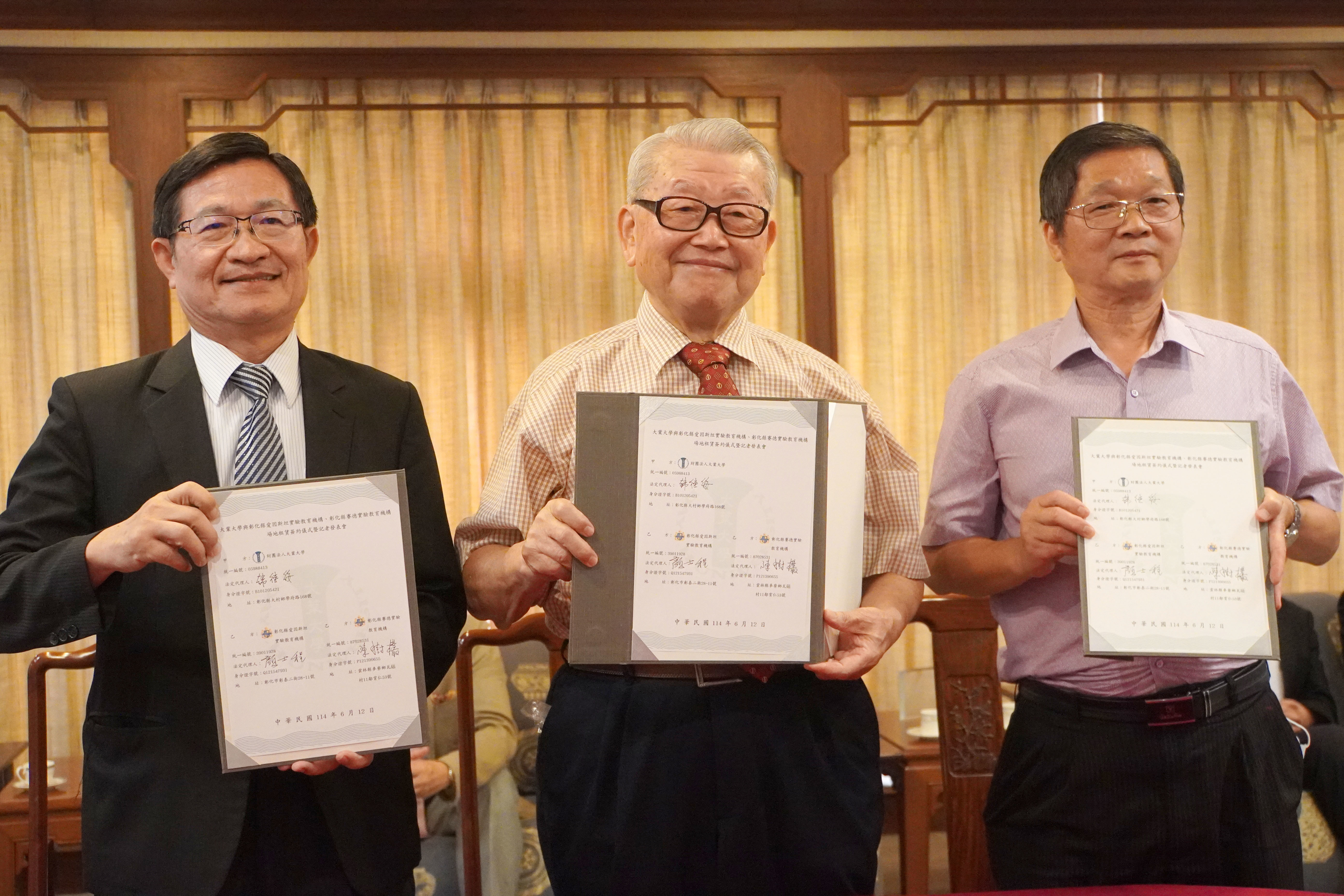 三校代表簽約後合影（圖源：大葉大學）