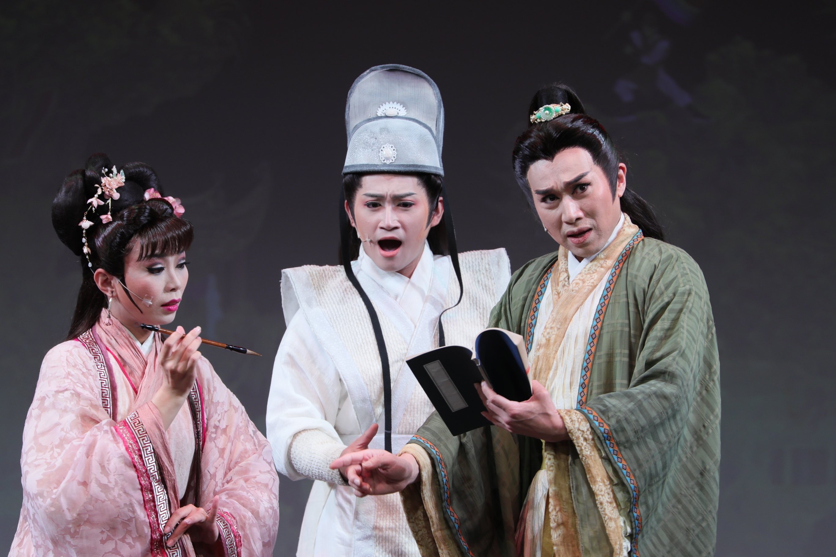 毛斷計畫《文武天香》左起鄭紫雲、吳承恩、古翊汎(傳藝中心提供)