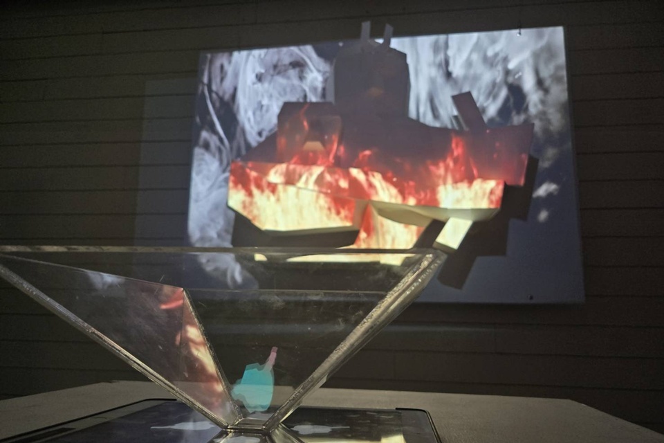 數媒系師生與永康青年文教協會合作，開設「數位影音特效」、「光雕與全息投影設計」等專業課程，打造《山語光影》沉浸式展演，共6件光雕投影作品，呈現原鄉故事。