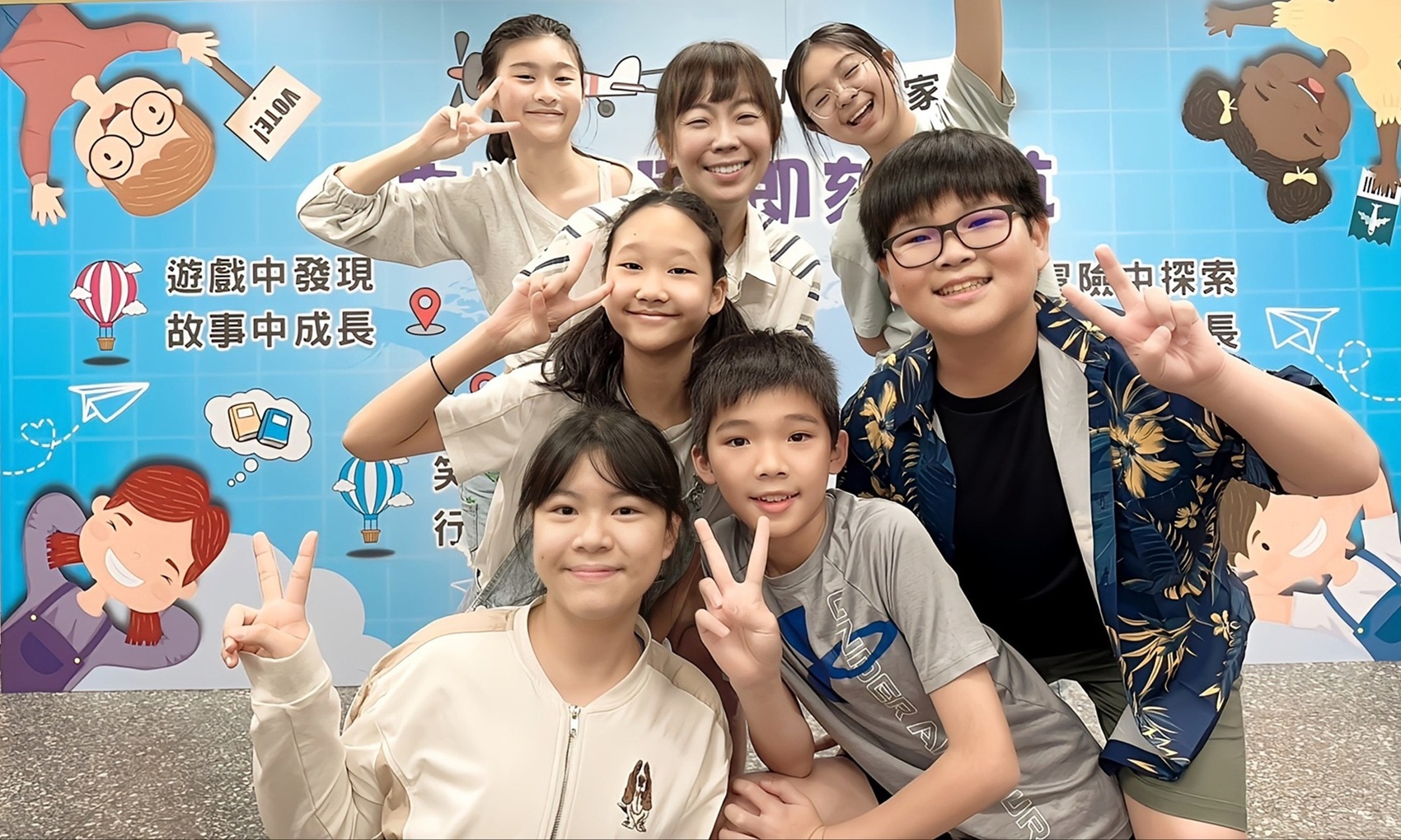 曾經在求學時期被霸凌的廖珮伃（後排中），特別注意自己帶的學生，不讓他們陷入孤立 (教育部提供)