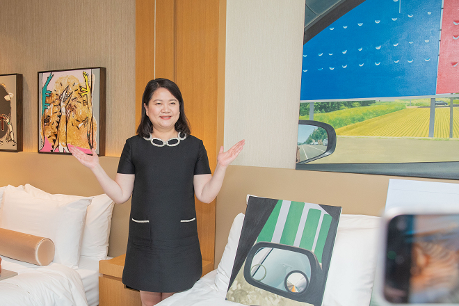 畫廊協會陳菁螢理事長展前預覽留影