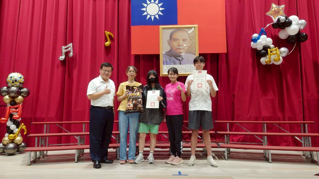 804班與805班並列第三名，各獲得600元獎金及獎品