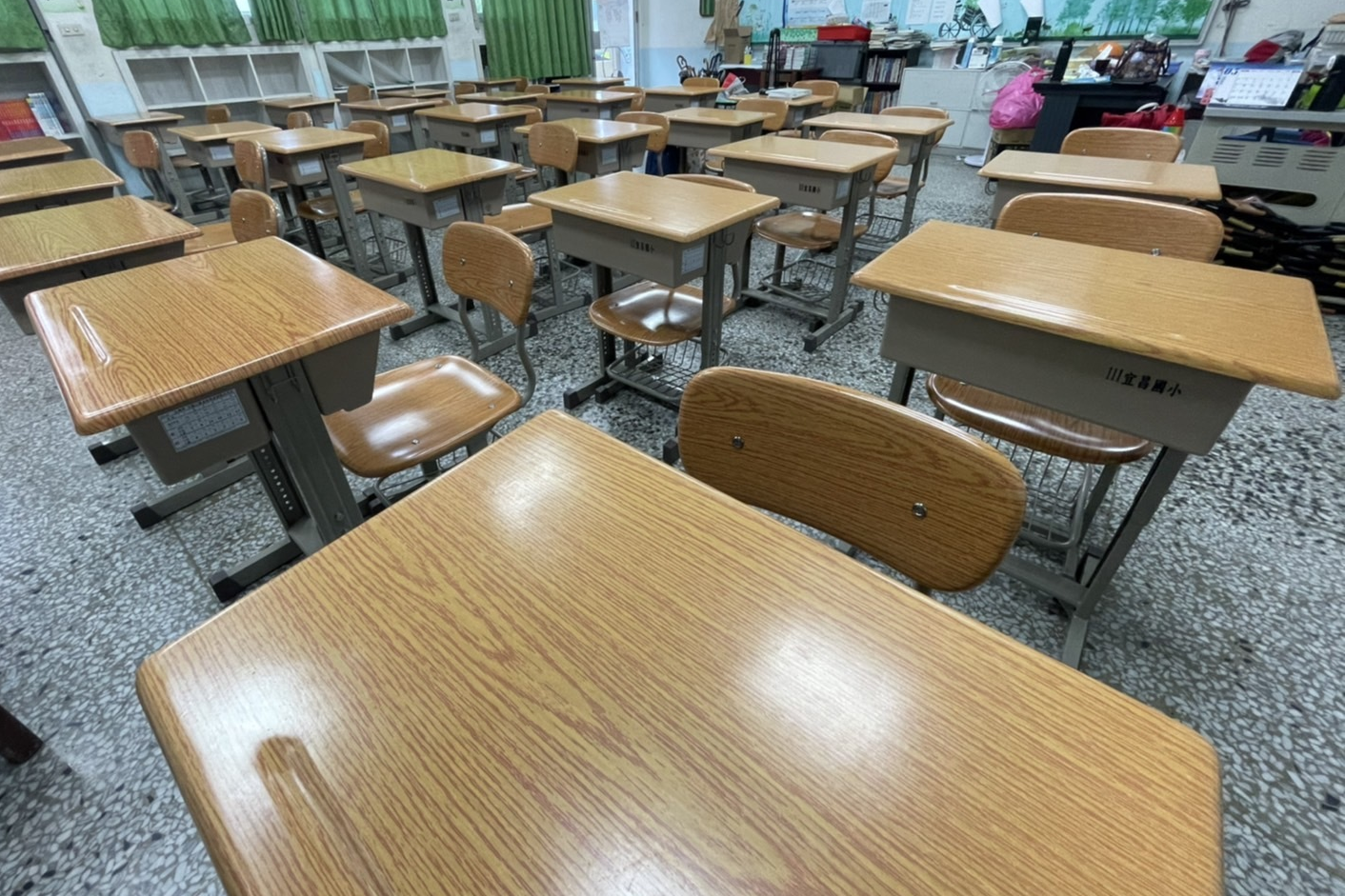 汰換後新的課桌椅