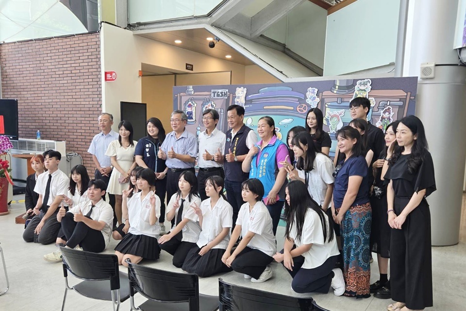 臺東女中第24屆美術班畢業美展，即日起於臺東縣文化處藝文中心1樓展出，以《奇遇》為主題，用藝術創作為彼此奇妙的相遇畫下句點。