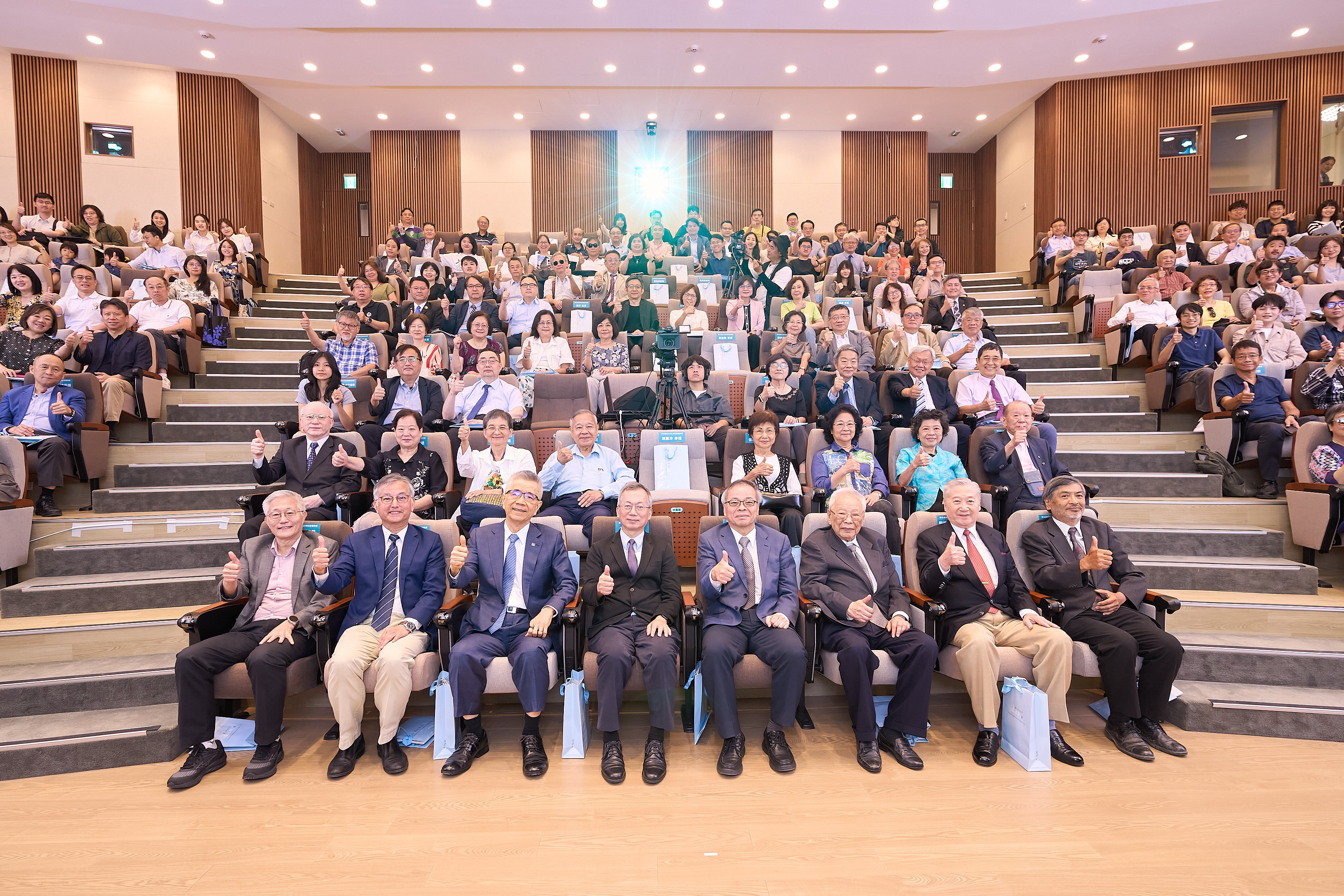 政大法學院啟用  捐助人與師生近300人齊聚支持 (政大提供)