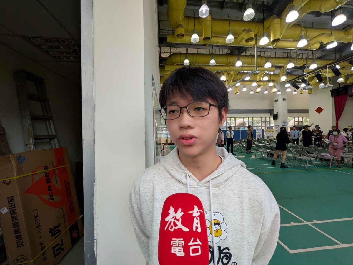 許騏暉表示，第一次學習VR技術，在夢工廠老師的協助下順利克服許多製作上困難