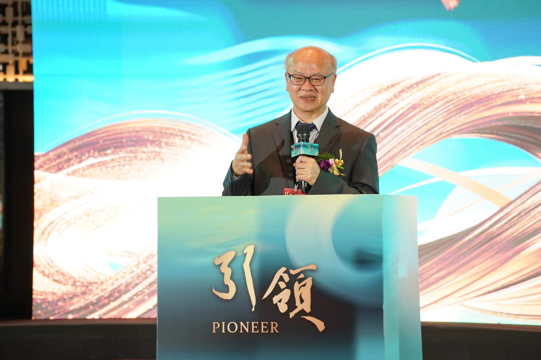 中央研究院生醫所特聘研究員謝清河，也是心臟外科的權威，與團隊建立了臺灣的幹細胞庫，名列全球前五大，讓我國的醫學研究成為國際頂尖，謝清河教授獲得教育部第68屆學術獎的殊榮，肯定他在研究與學術領域上的成就。(教育部提供)

