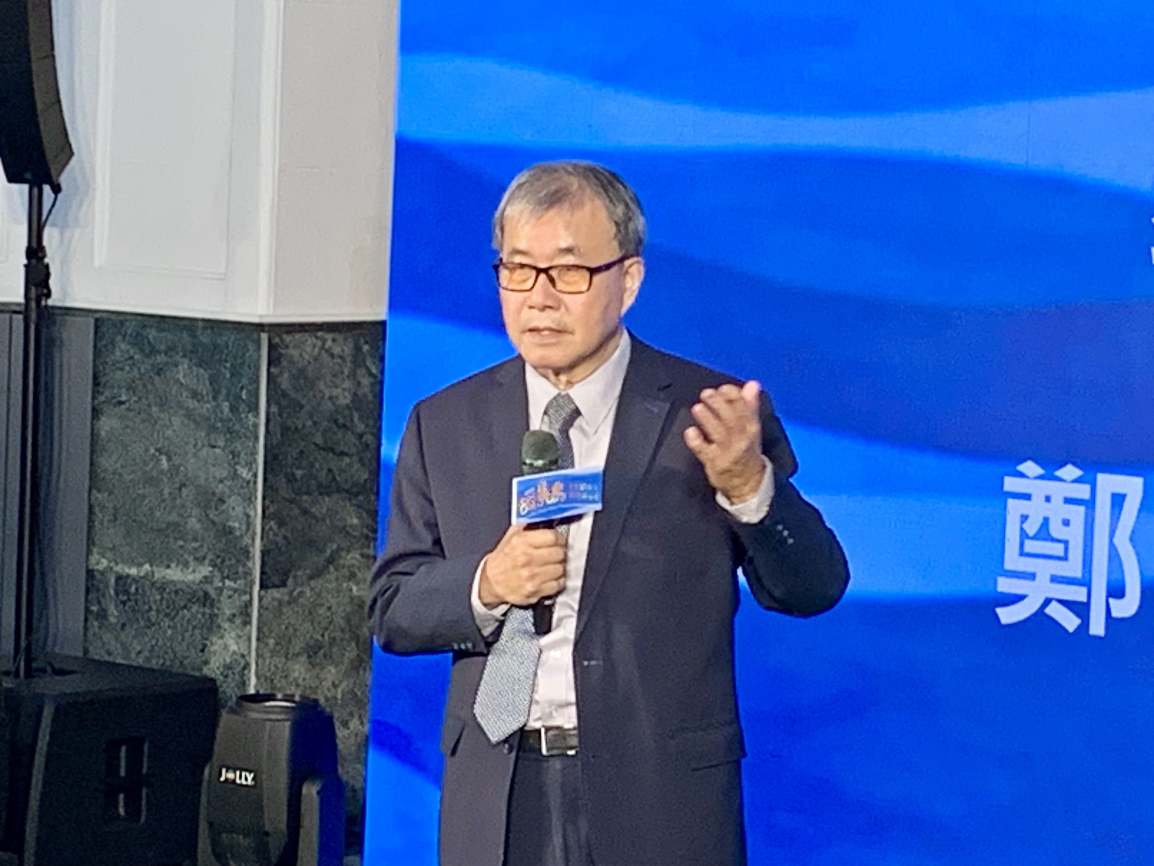 教育部長鄭英耀致詞 (記者攝)