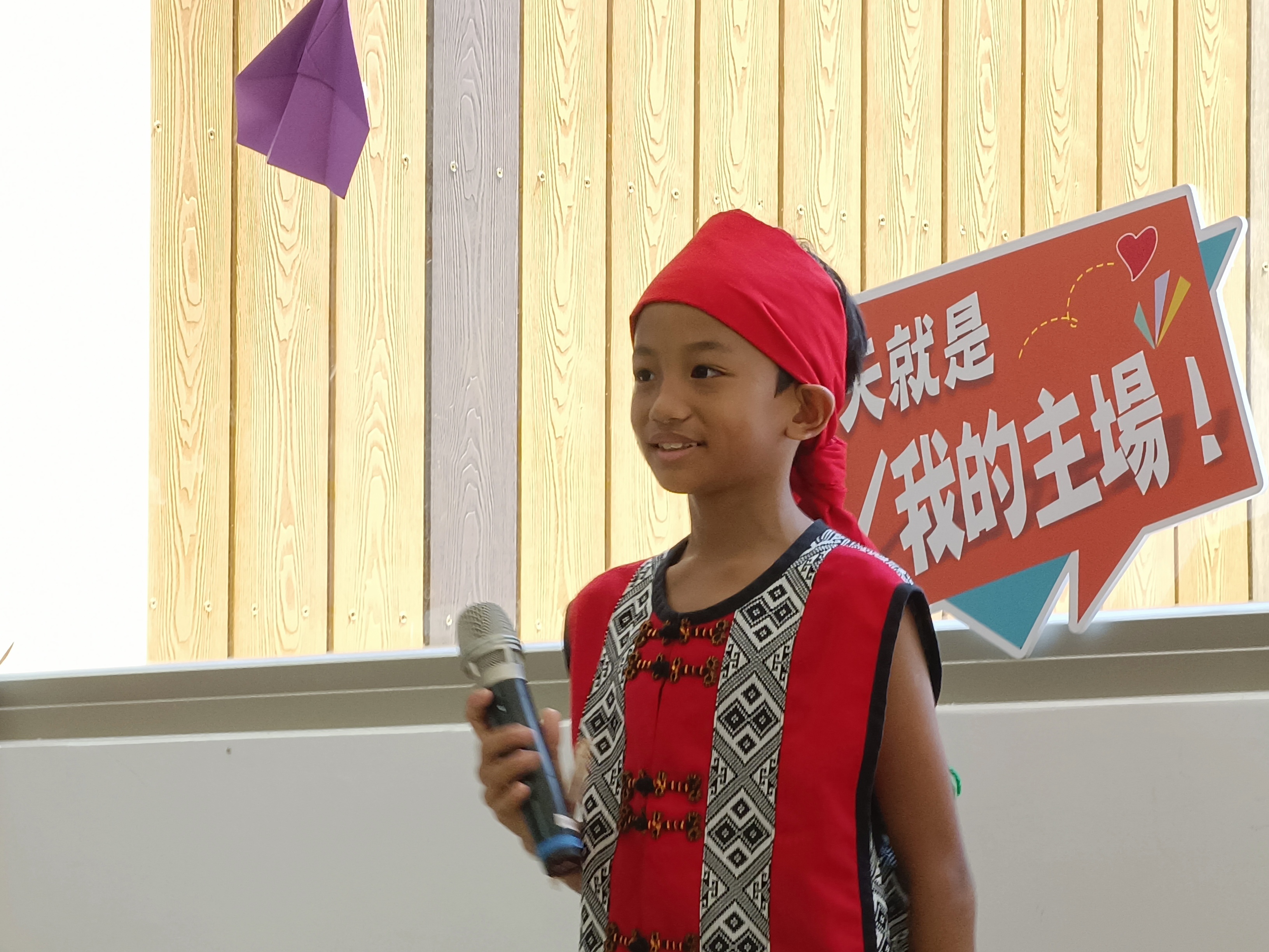 排灣族楊子毅同學表示，希望未來能站在舞臺上，將排灣族的歌曲唱給大家聽