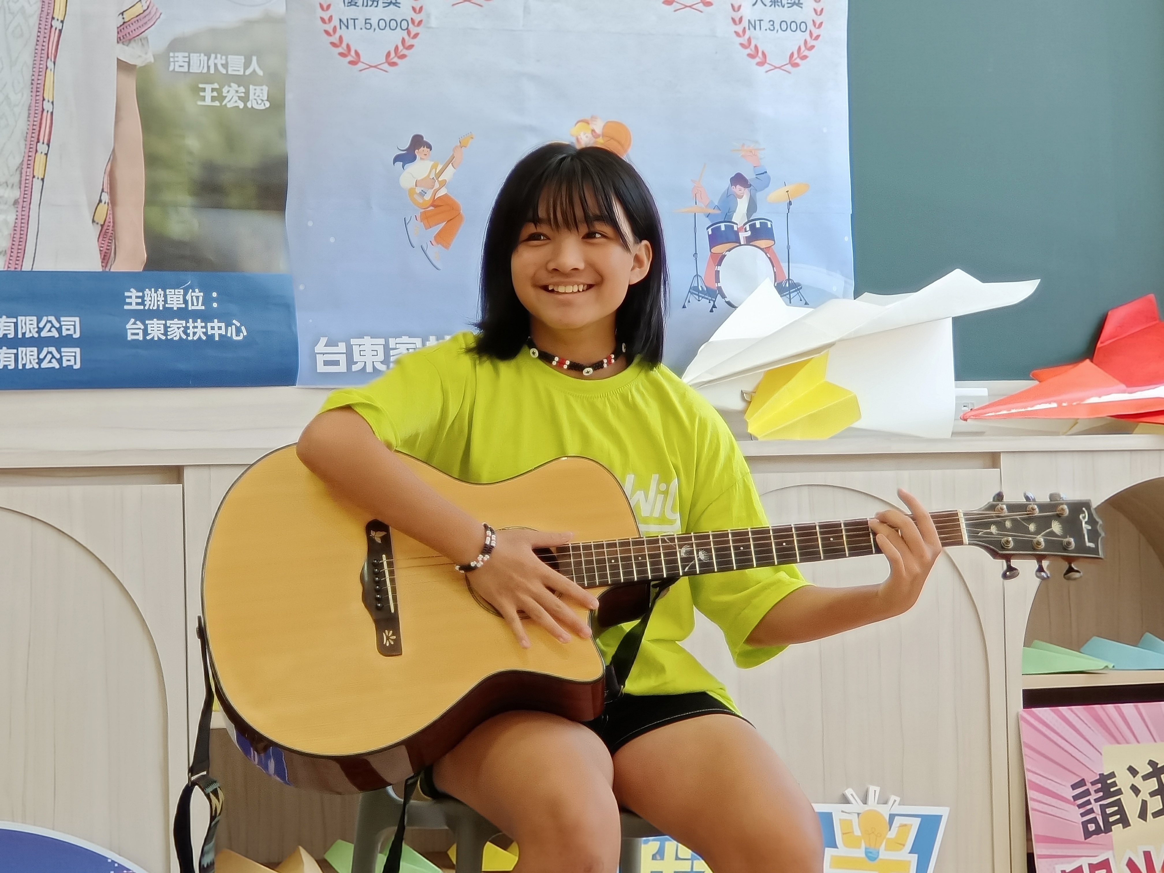 布農族余天芯同學說，自己在學校經常接觸唱歌，漸漸對音樂有所感動和喜歡