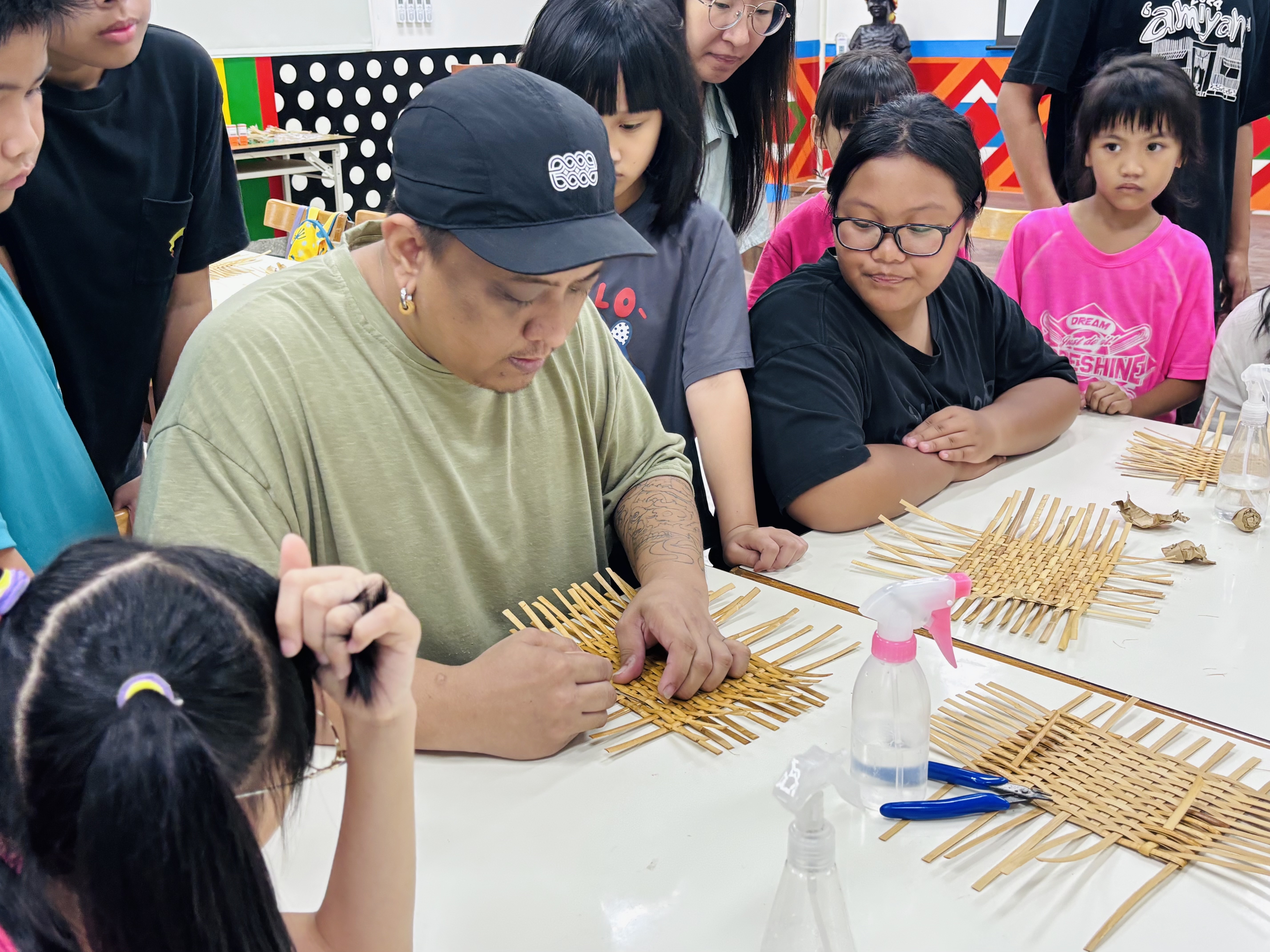 建和國小夏日樂學學習傳統藤編