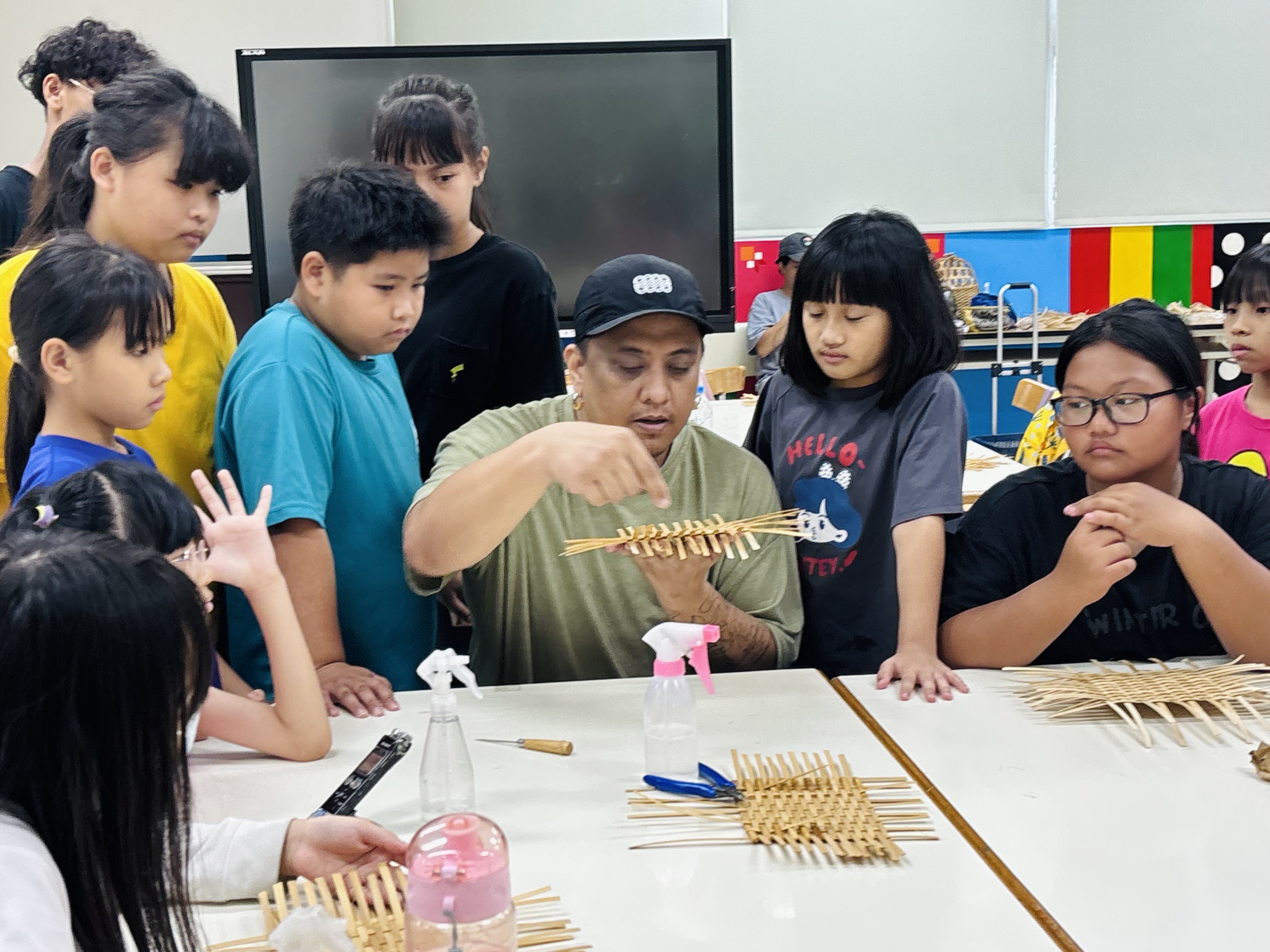 建和國小夏日樂學學習傳統藤編