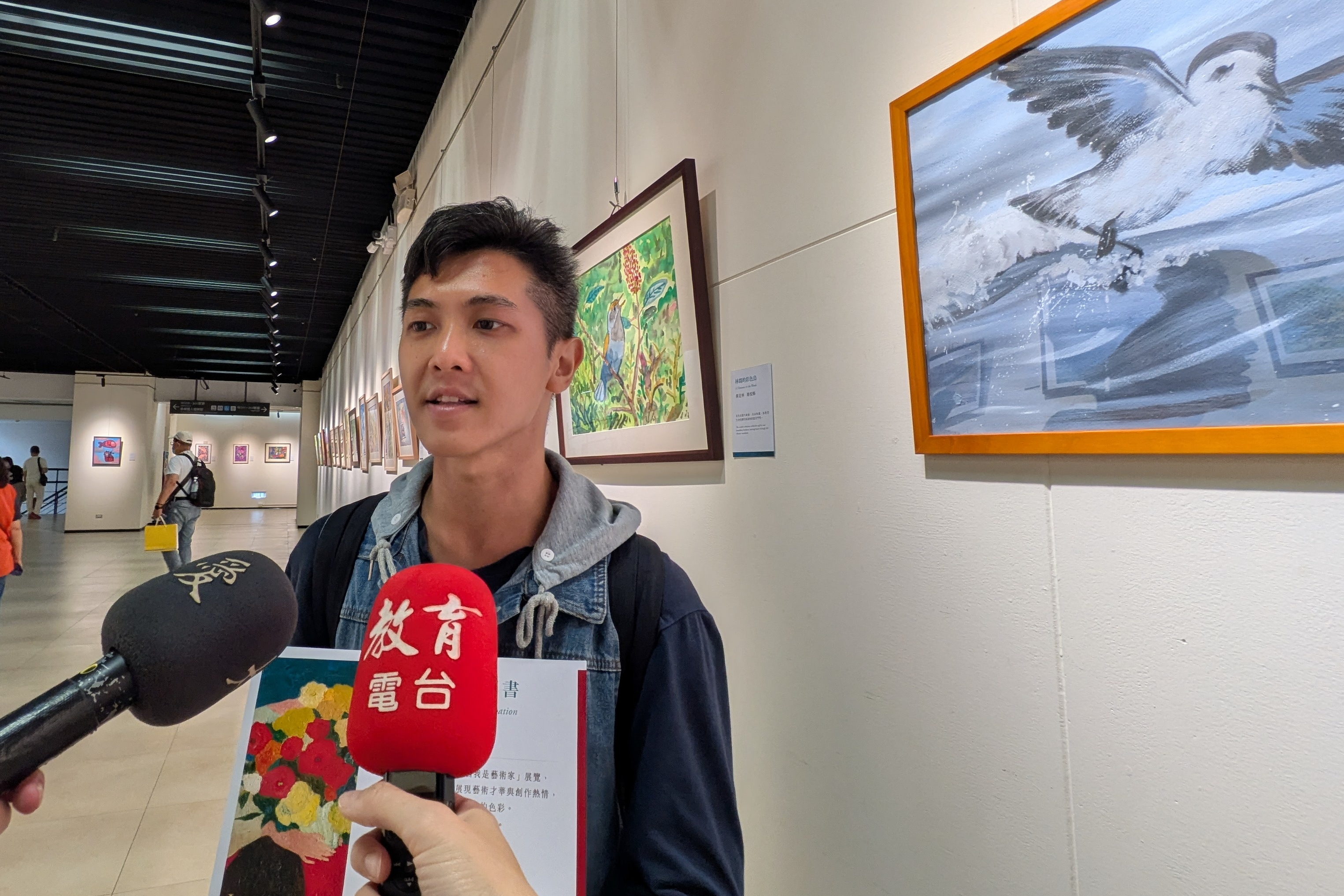 參展藝術家林少君曾因情緒問題就醫治療，透過創作找到身心上的平靜