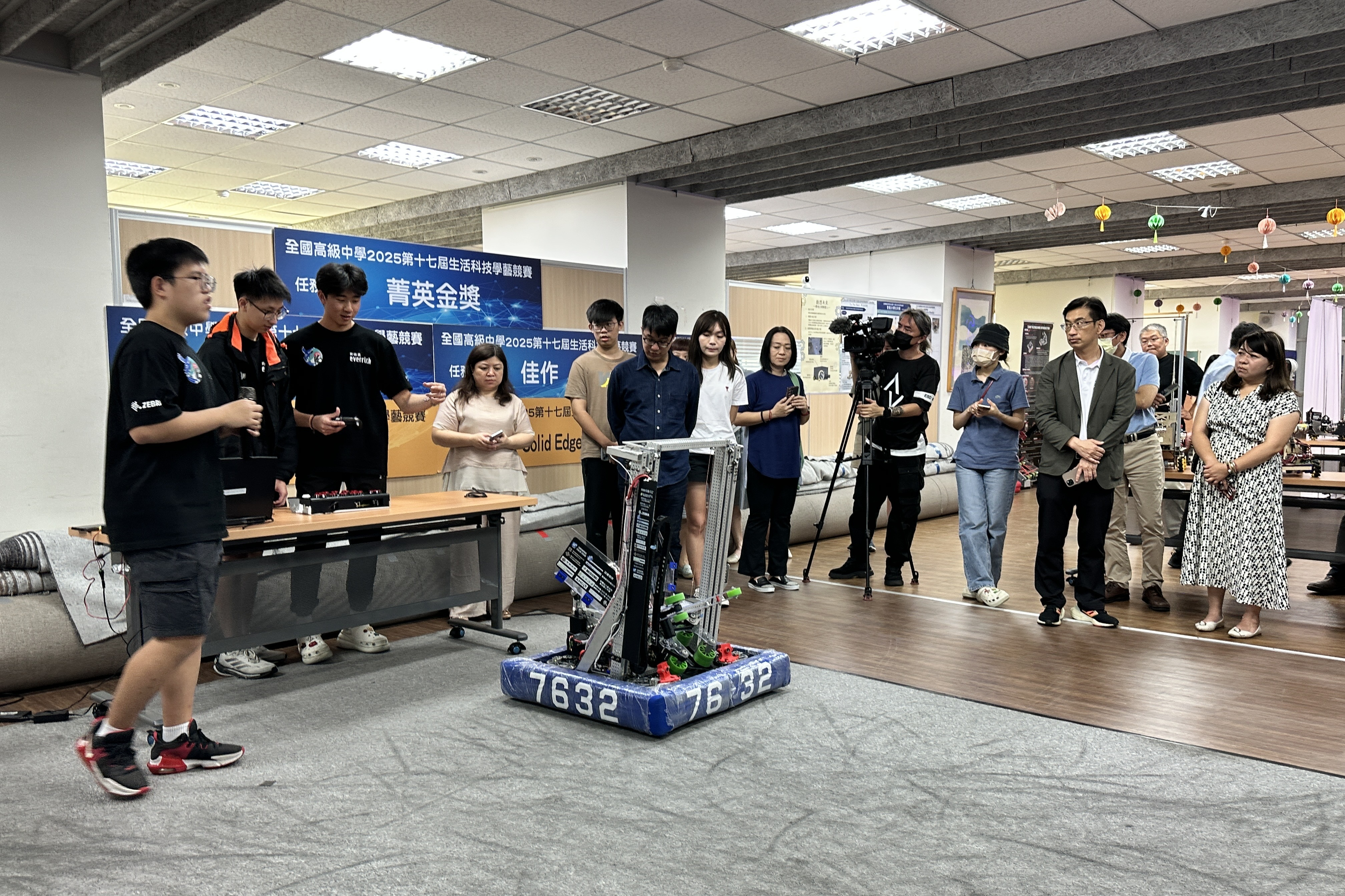 安康高中分享FRC機器人亮點課程與競賽項目示範