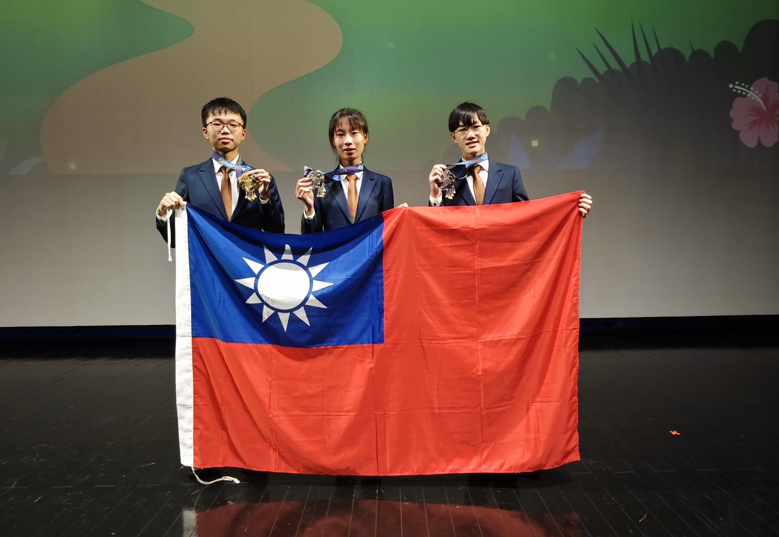 由左至右陳俊穎、洪子芩、林柏辰 (教育部提供)