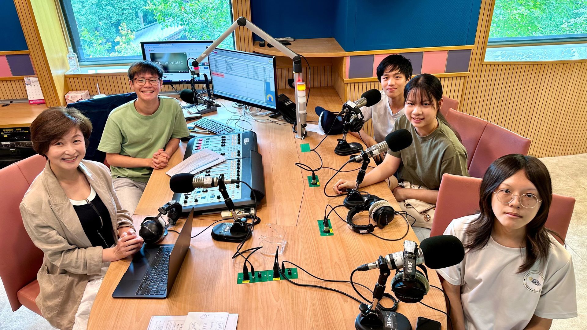 三位國手來到教育電台受訪。