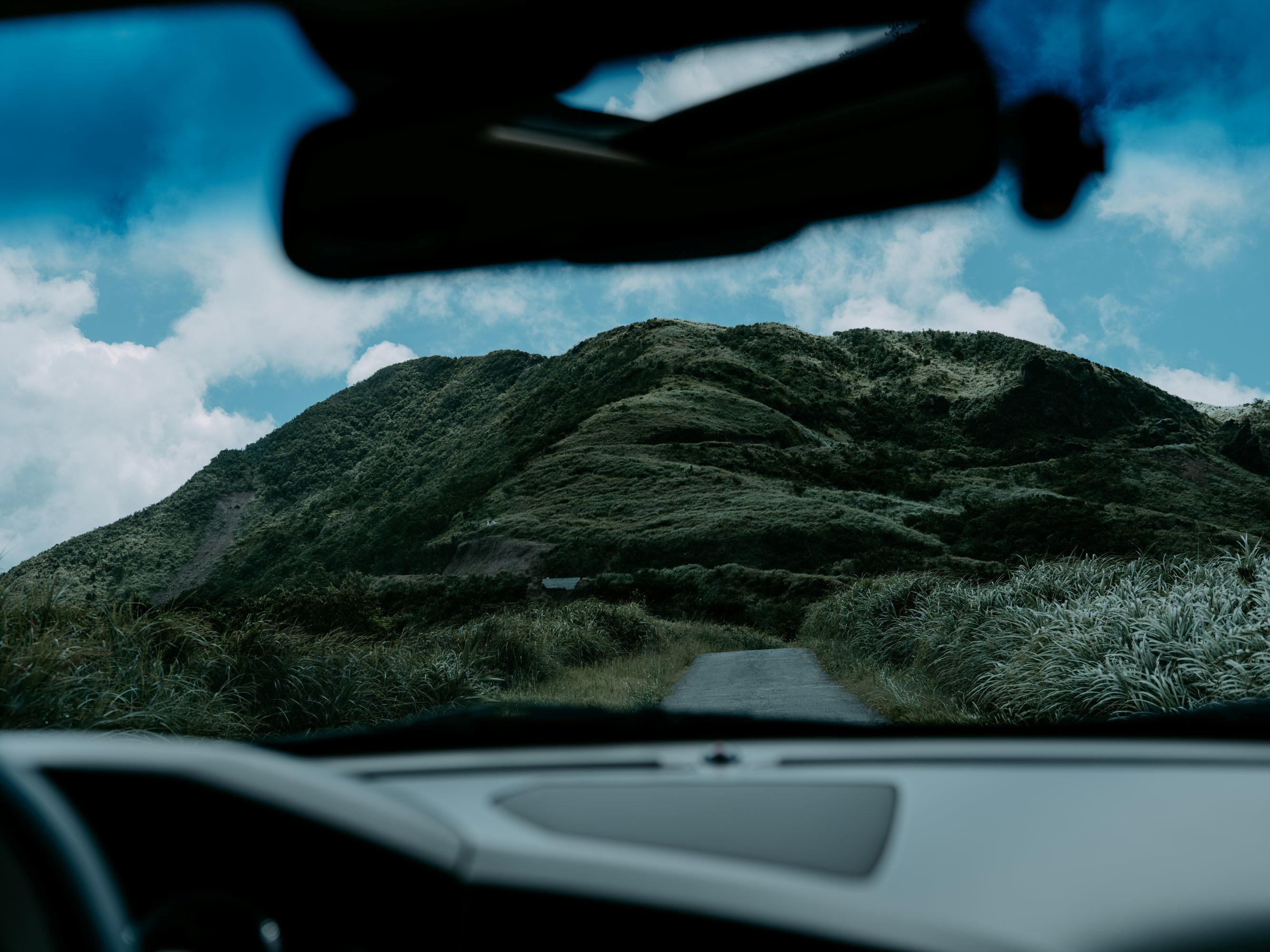 藝術家李奧森此次展出作品《車內河谷》2025（李奧森提供，劉璧慈攝影）