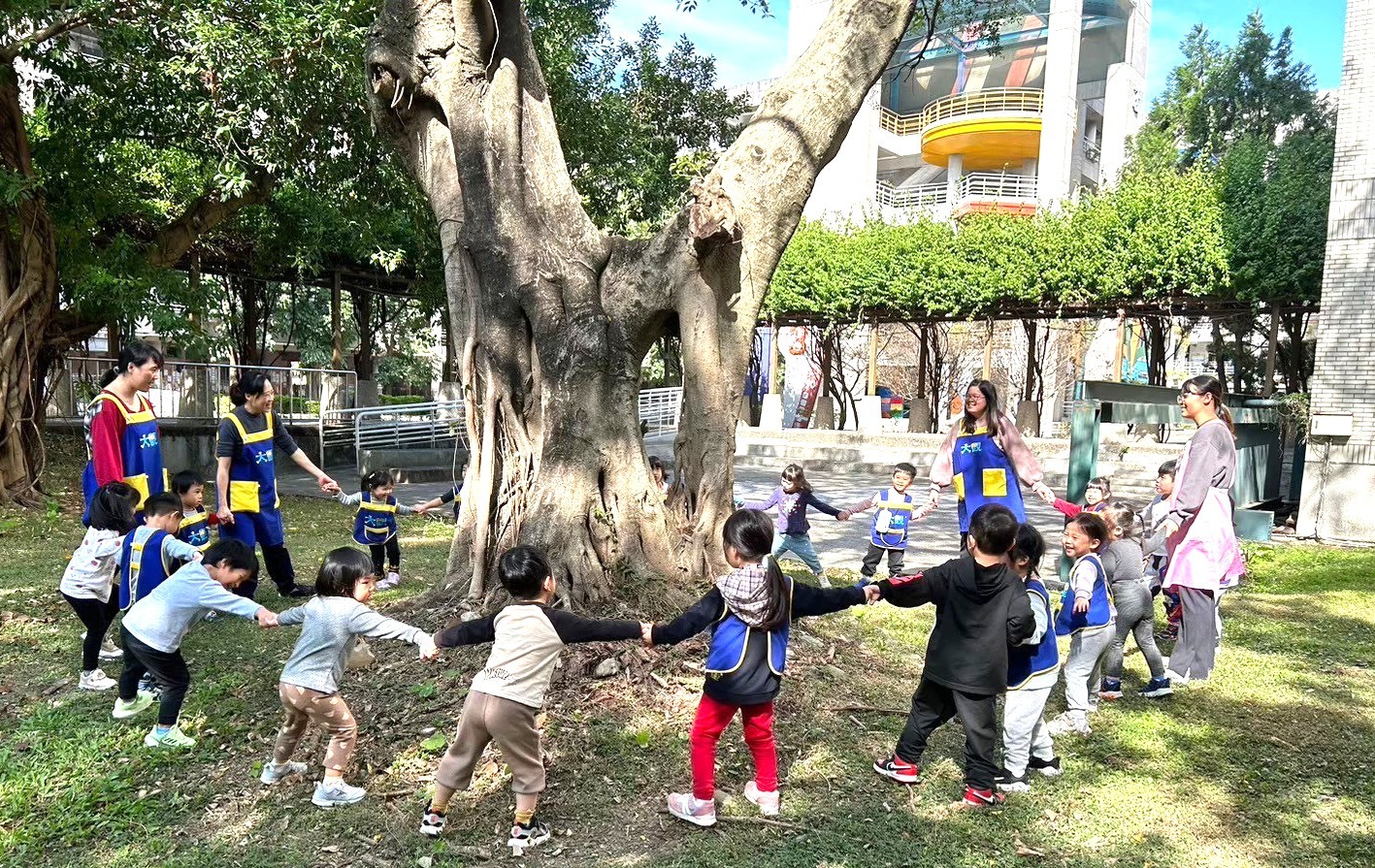 幼生們謝謝大樹陪伴我們玩遊戲
