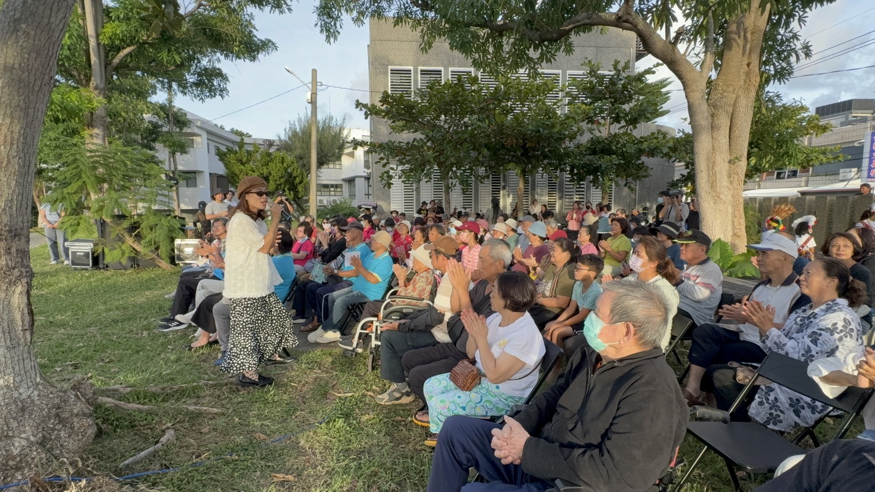 藝起來我家活動，邀請歌手吳盈靜以溫柔而富有穿透力的歌聲，帶來一曲曲懷舊金曲，將在場所有人的記憶，拉回了純真的年代。