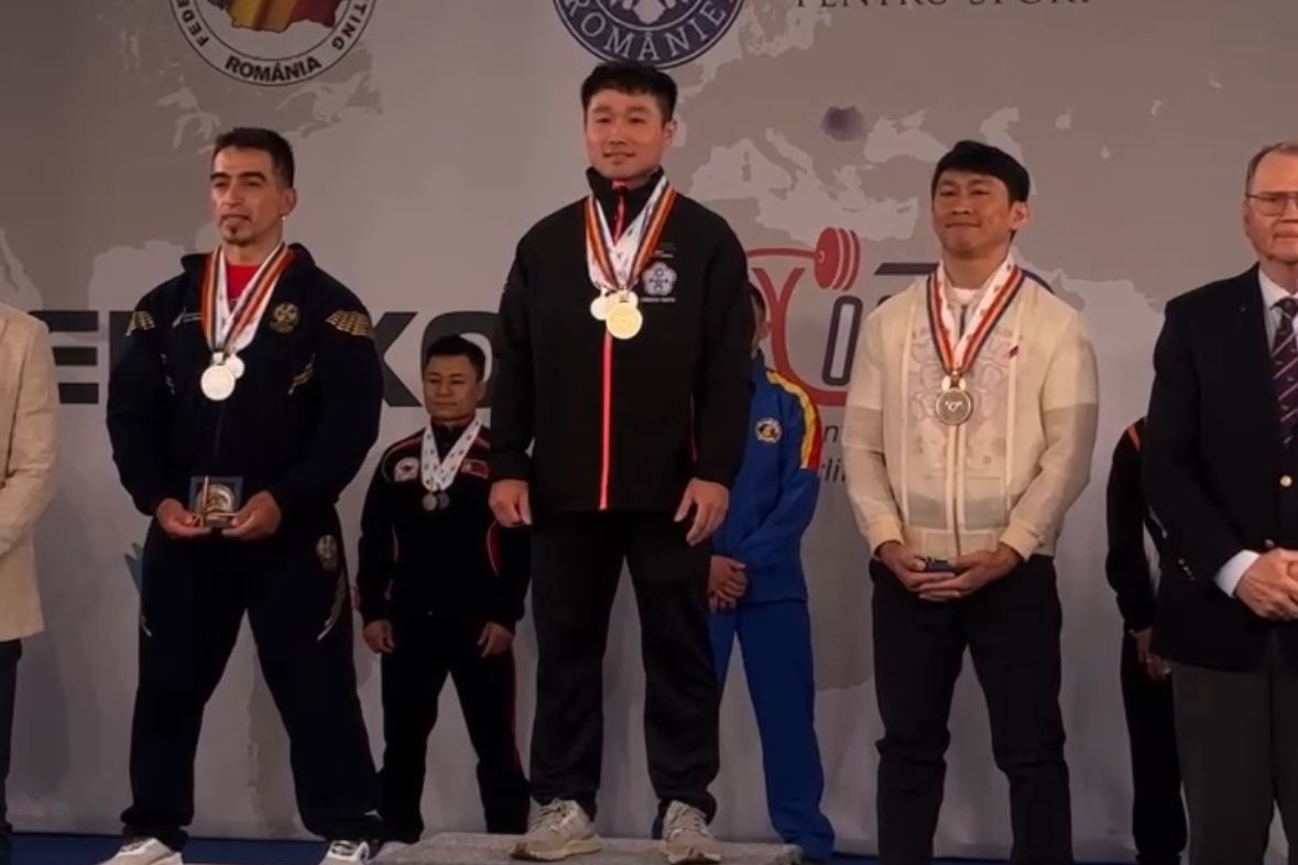 2025 年世界公開裝備健力錦標賽，我國林逸鈞以712.5 公斤成績奪得總和項目金牌。(運動部提供)