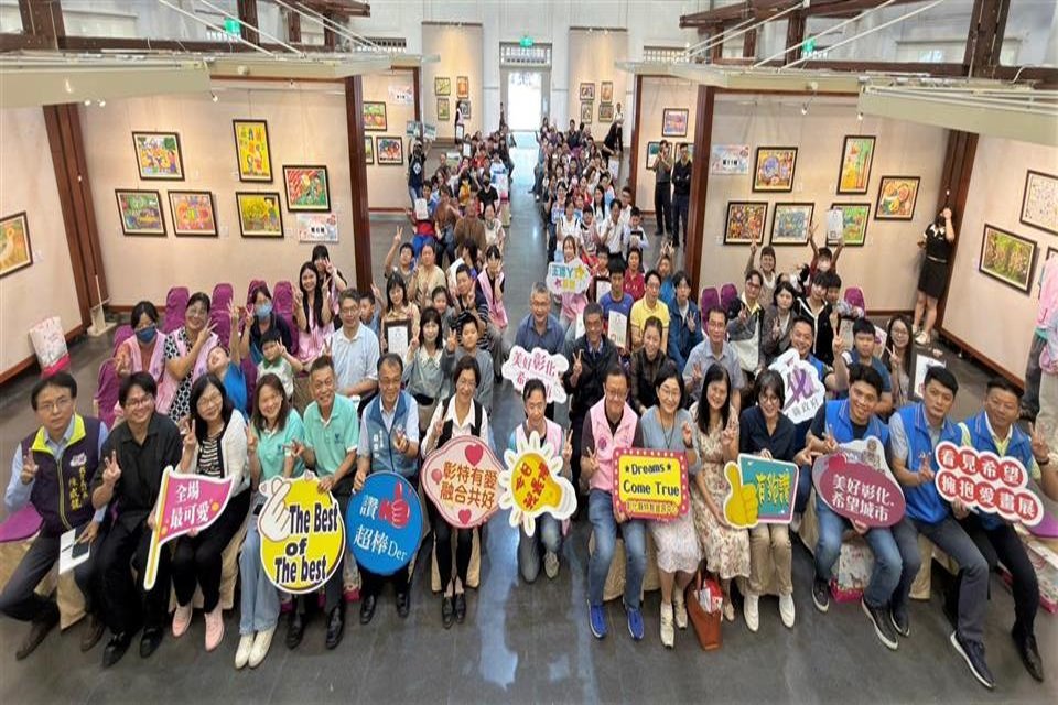 彰化「童畫心世界畫展」在彰化藝術館展出。