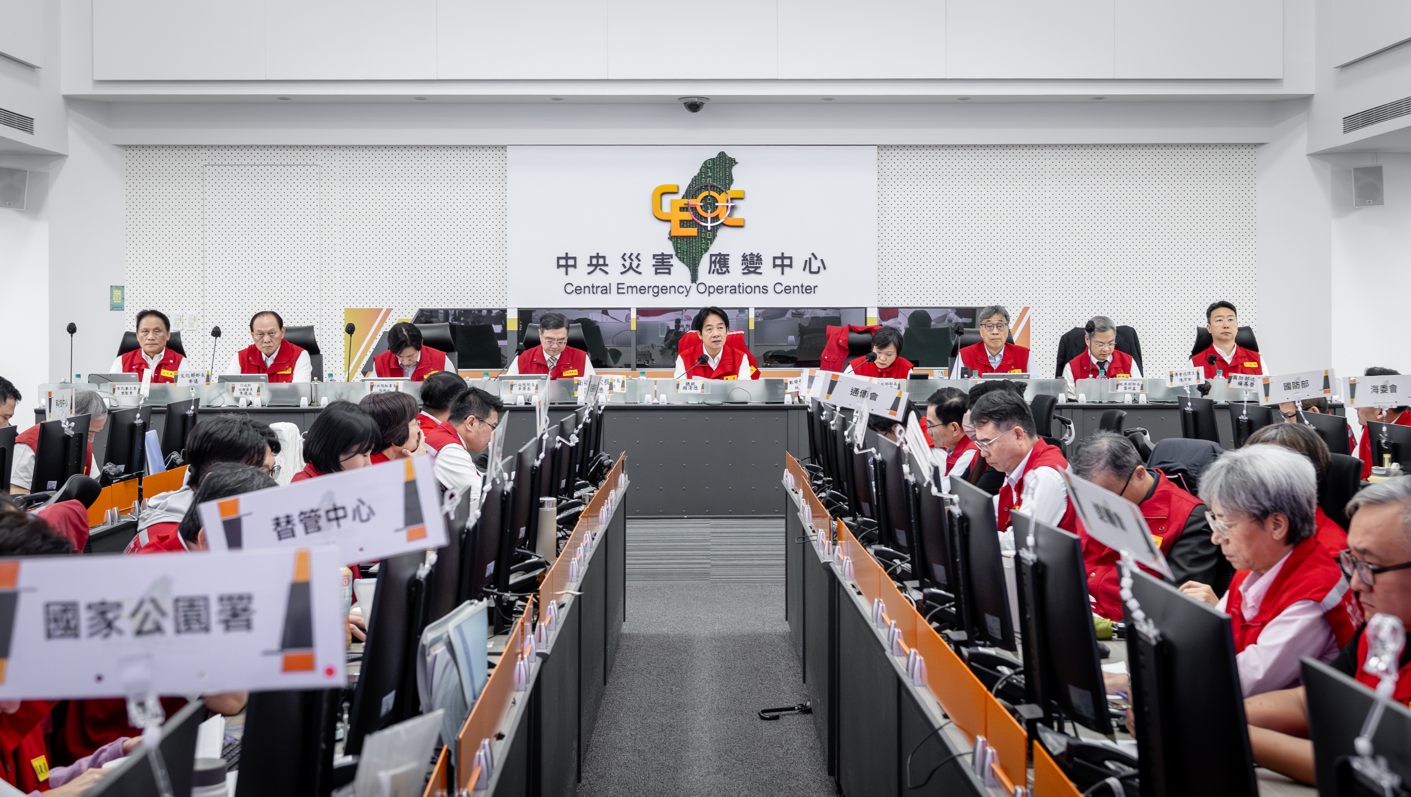 賴清德總統視察中央災害應變中心。(總統府提供)