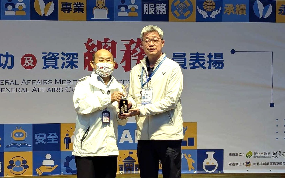 特殊貢獻獎-板橋國小華志仁校長