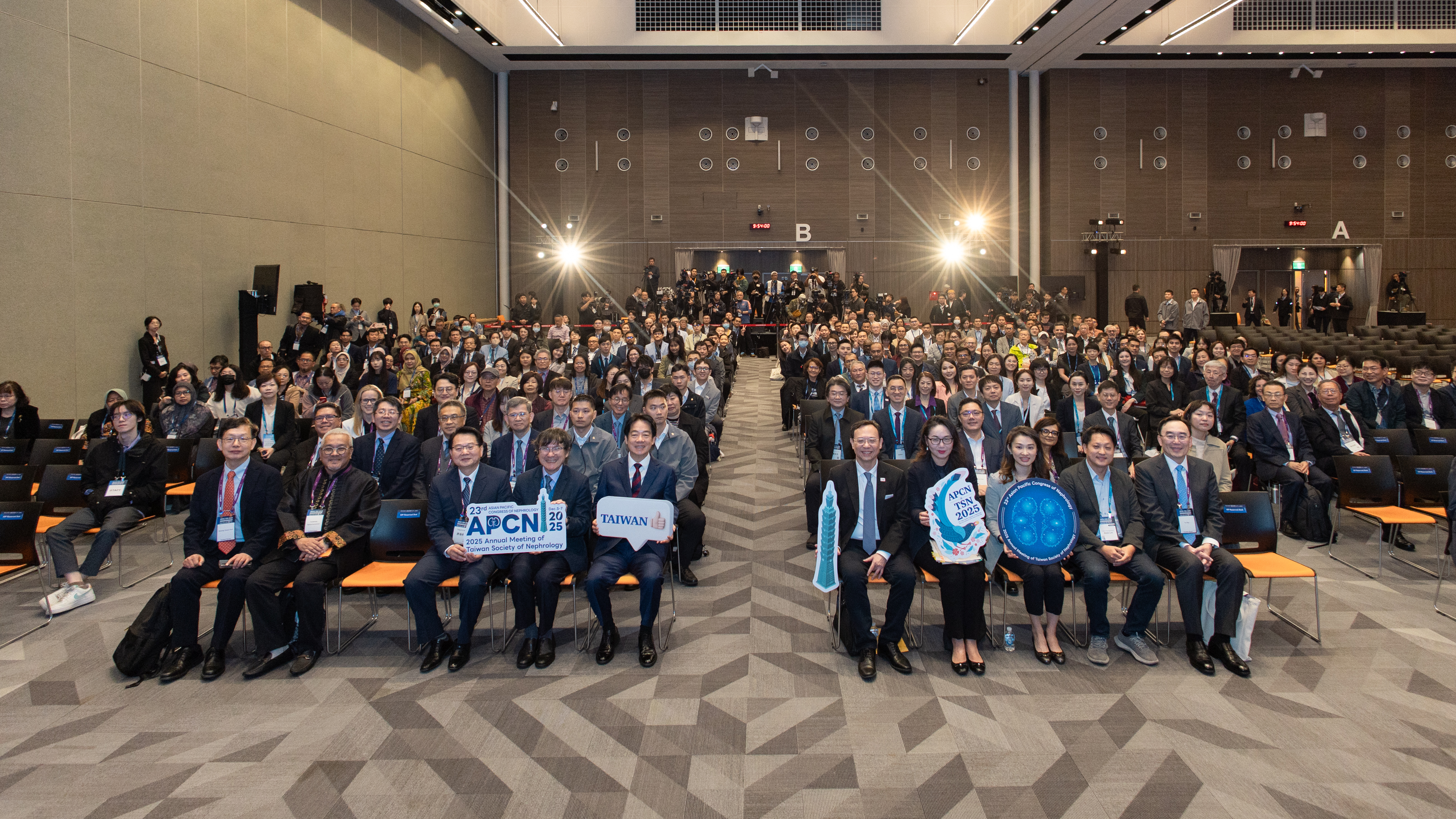 「第23屆亞太腎臟醫學會議暨台灣腎臟醫學會114年度會員大會學術演講會」開幕式。(取自總統府flickr)