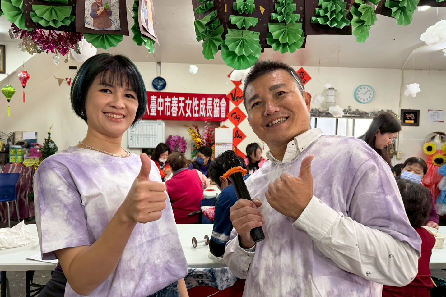 「幸福中臺灣」主持人常罡和陳迎薰在聽友會中與聽眾熱情互動